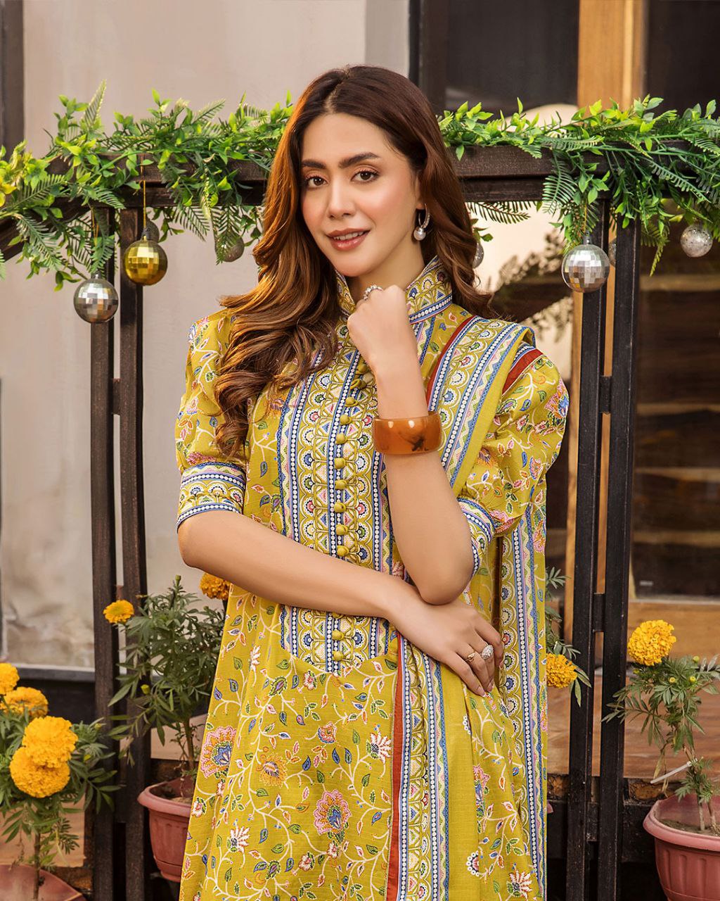 NOZ2TOZ Women's Floral Printed V Neck Kurti And Pant Set With Printed Dupatta - Distacart