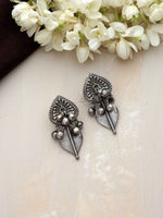 Thumbnail for trueBrowns Silver Tone Leaf Stud Earrings - Distacart