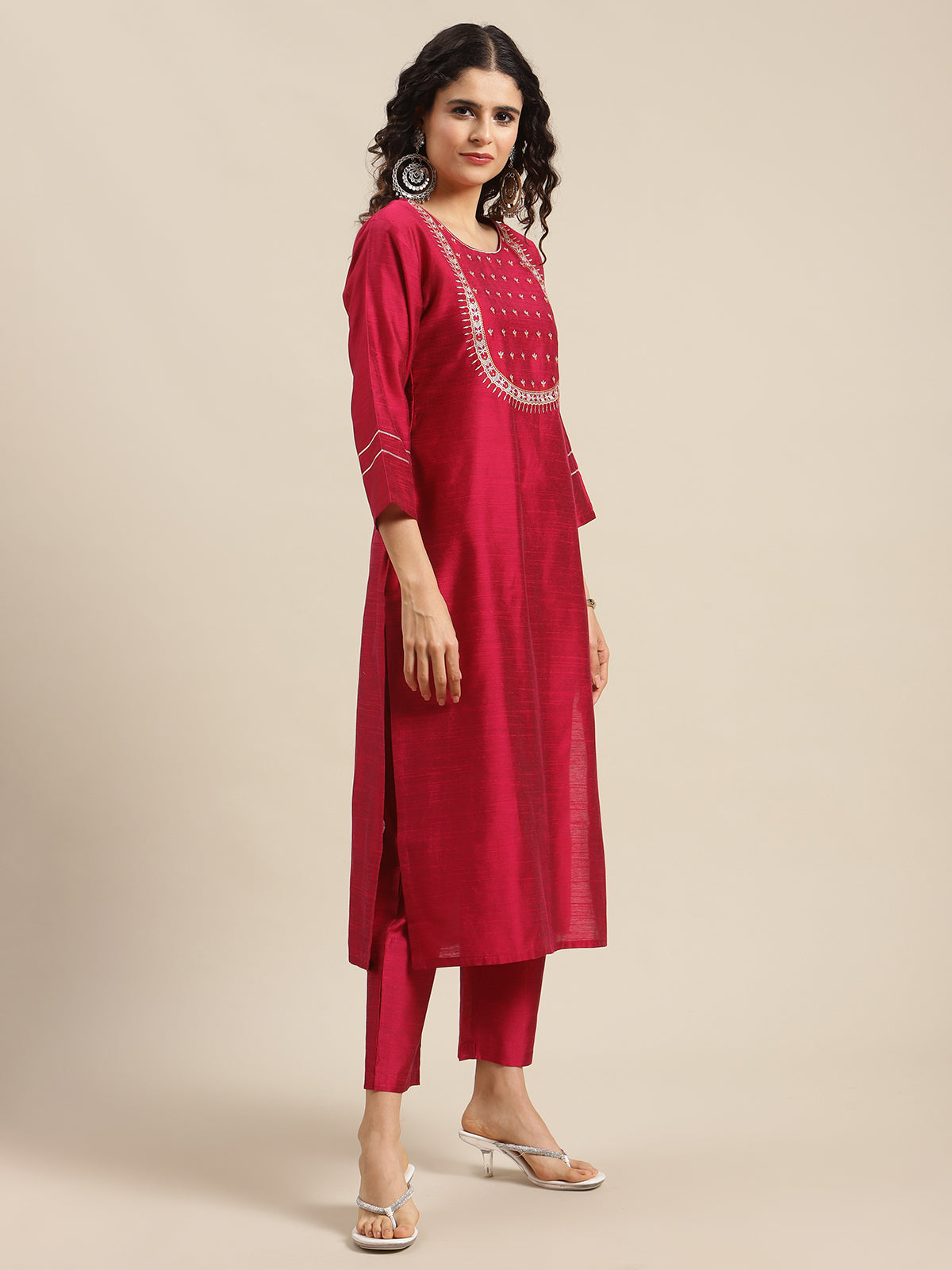 Varanga Women Magenta & White Embellished Straight Kurta - Distacart