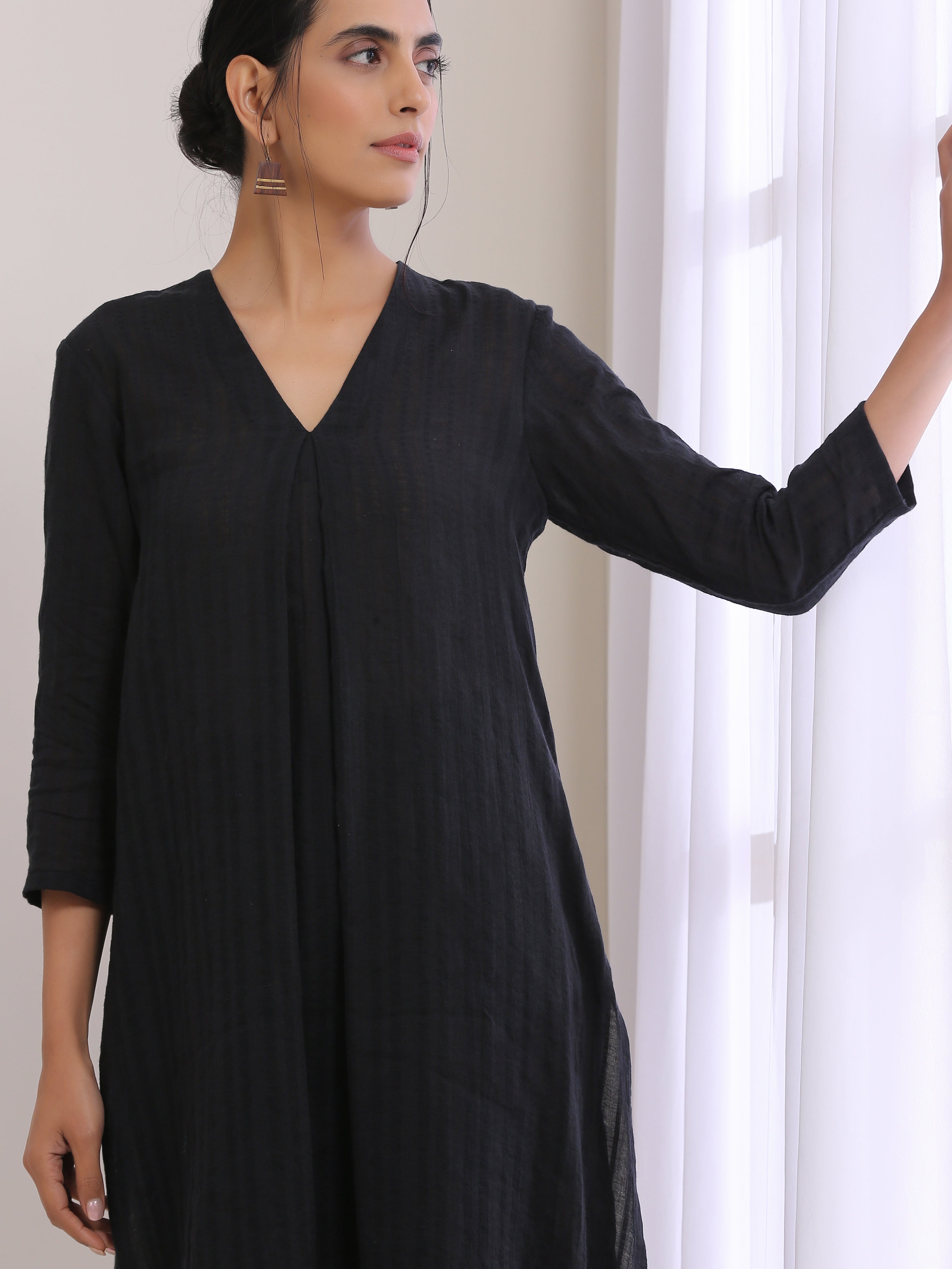 trueBrowns Black Dobby Neck Pleat Kurta Pant Set - Distacart