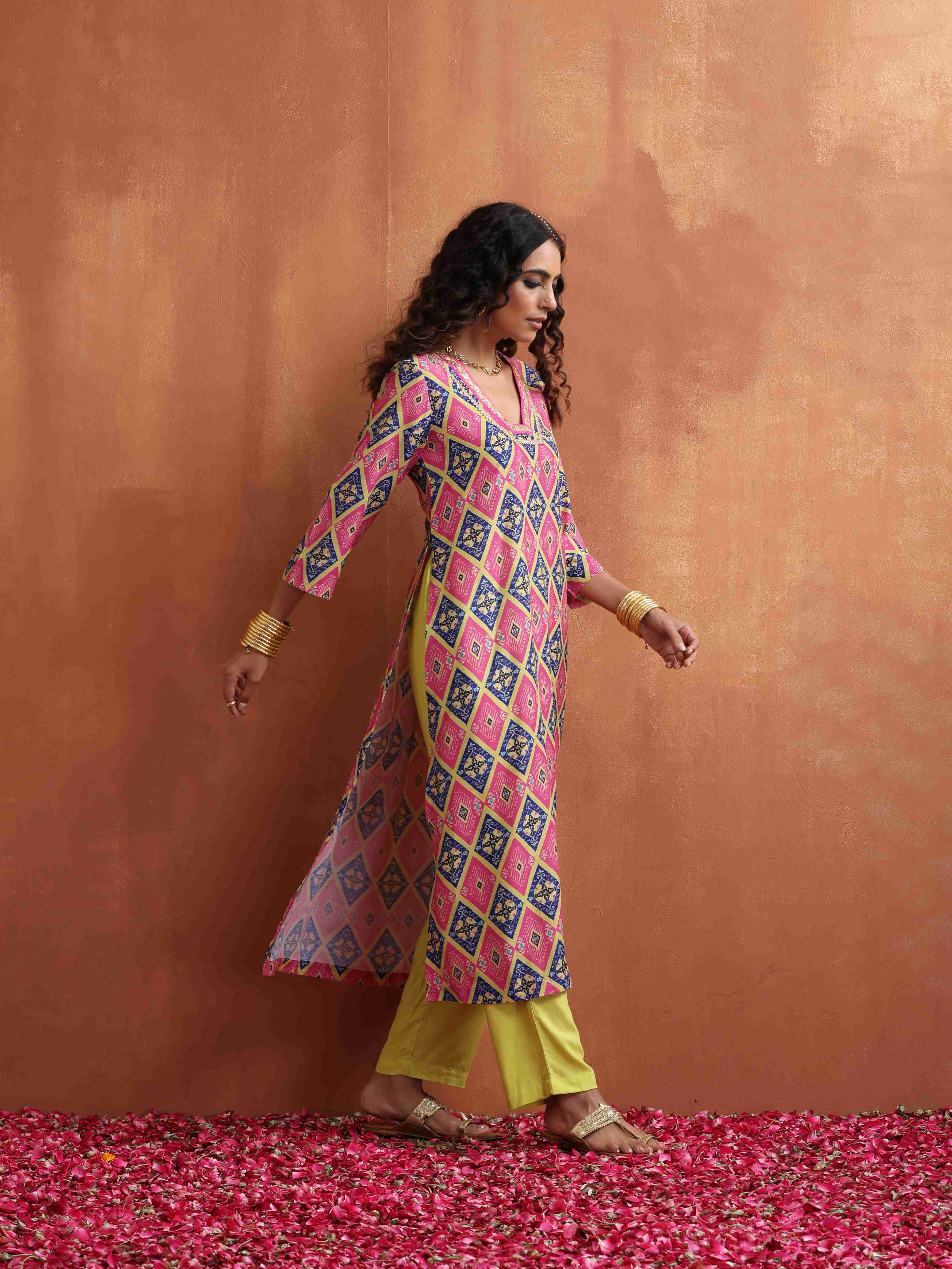 trueBrowns Pink Print High Slit Kurta Set - Distacart