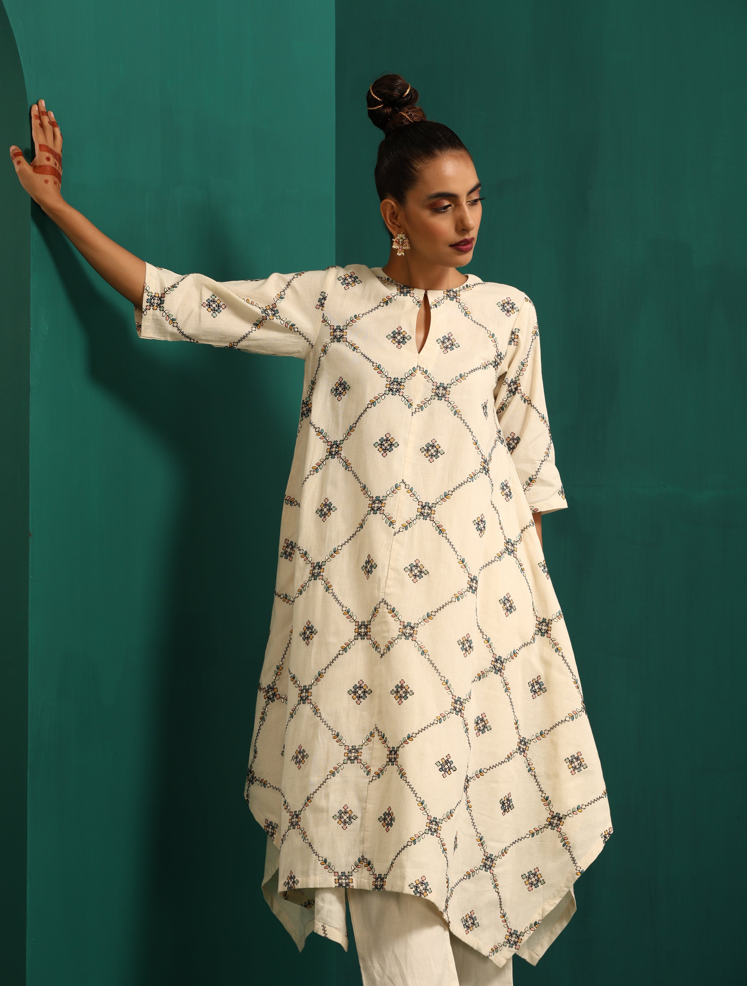 trueBrowns Ivory Rhombus Cotton Handkerchief Kurta Pant Set - Distacart