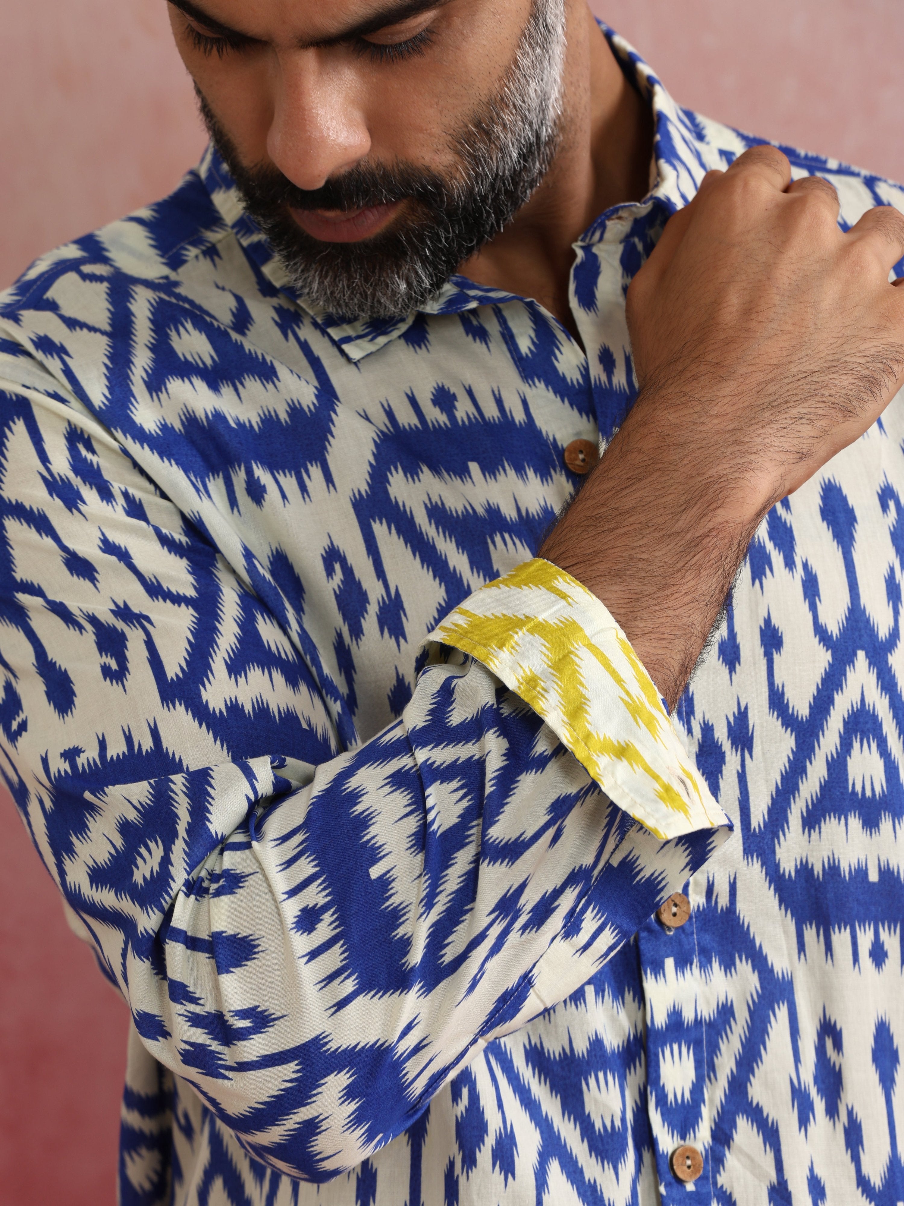 trueBrowns Men's Blue Ikat Print Cambric Shirt