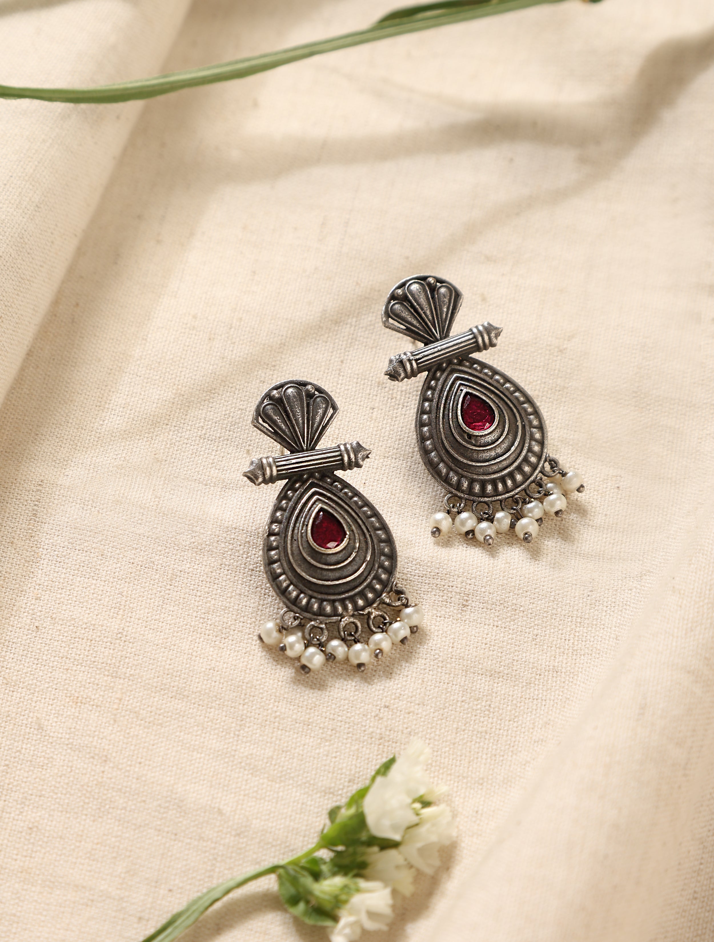 trueBrowns Silver Pearl Bead Earrings