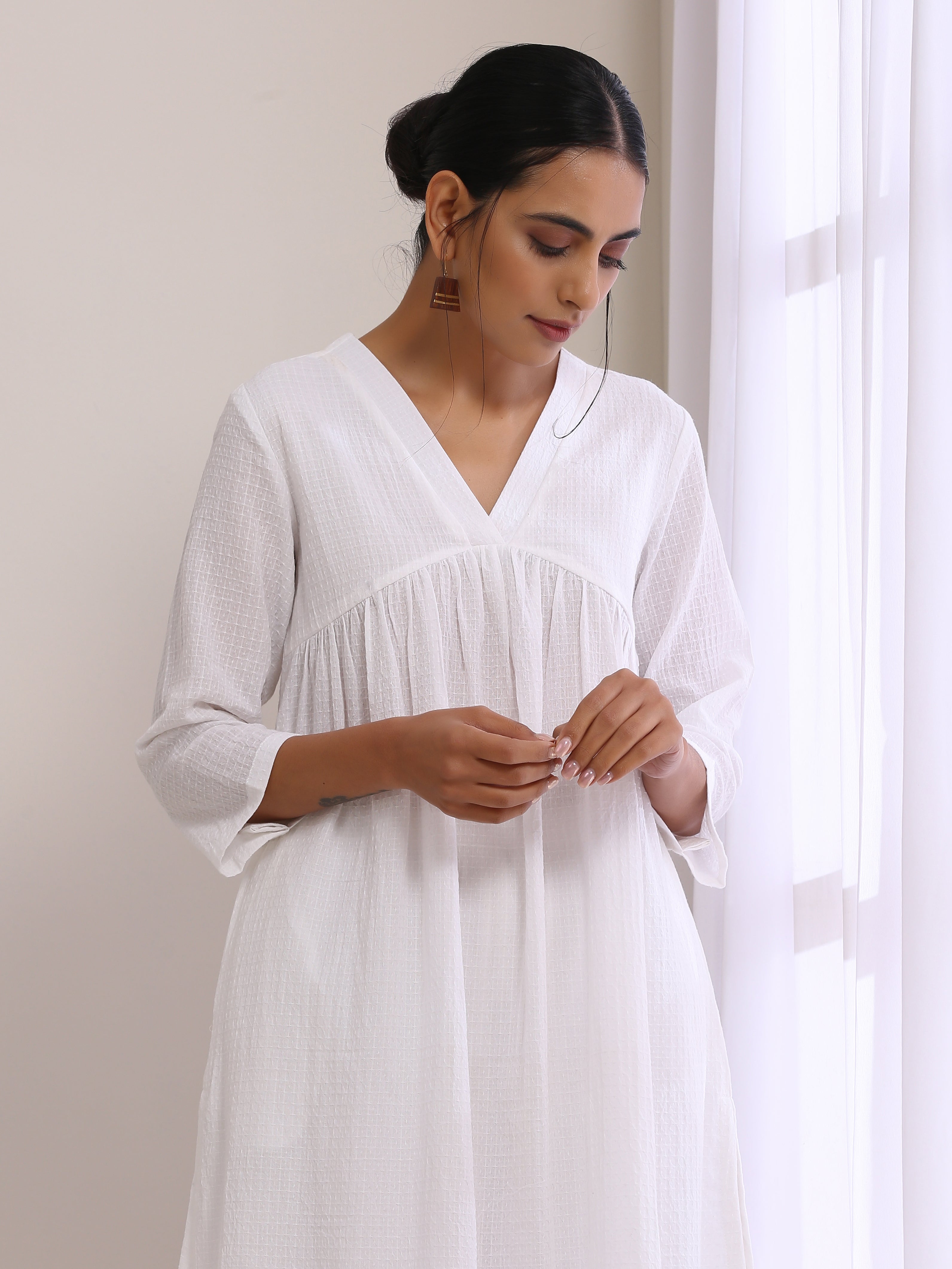 trueBrowns White Dobby Flared Slit Kurta Pant Set - Distacart