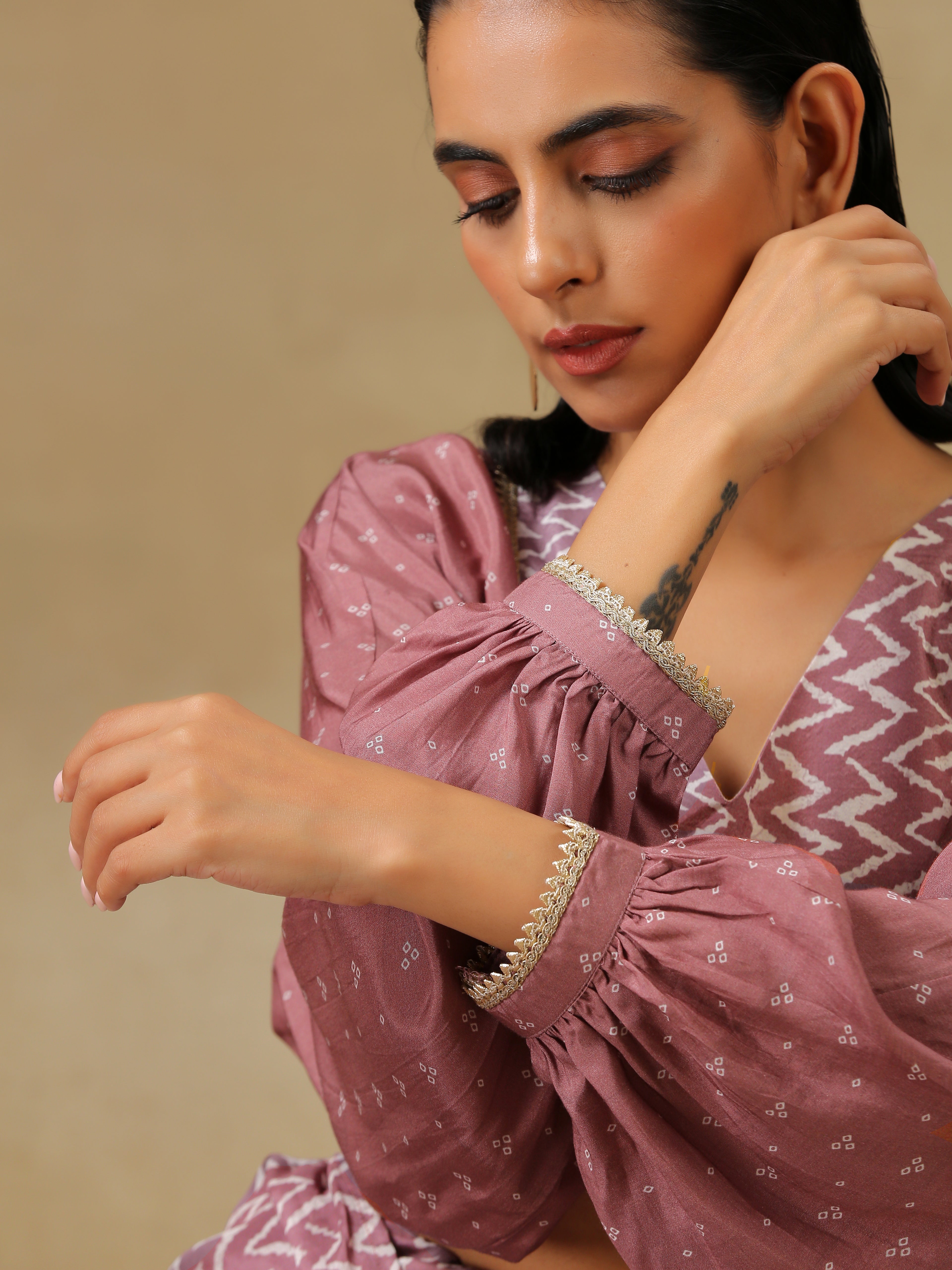 trueBrowns Dark Mauve Bandhani Printed Silk Elasticated Blouse - Distacart
