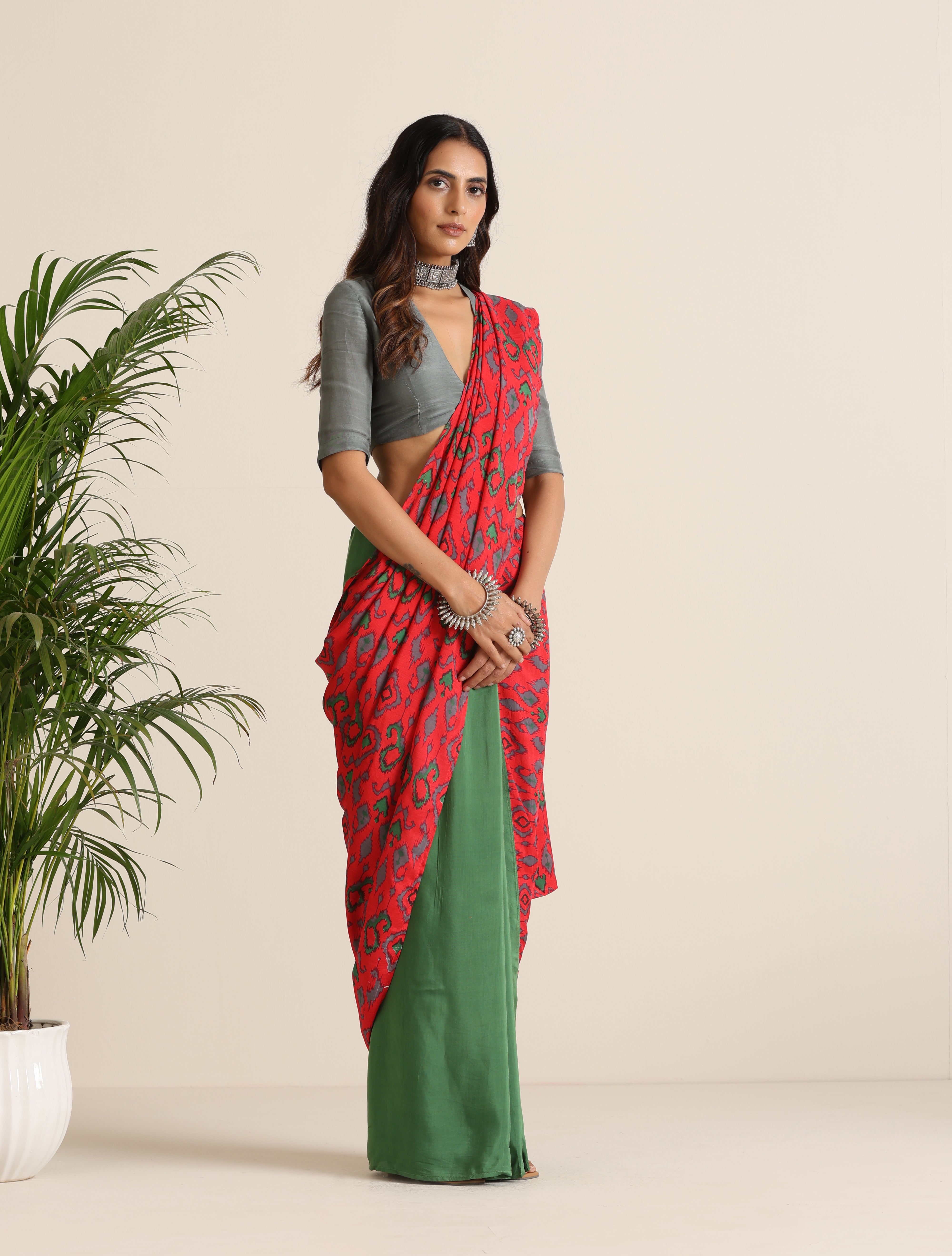 trueBrowns Red Muslin Ikat Saree