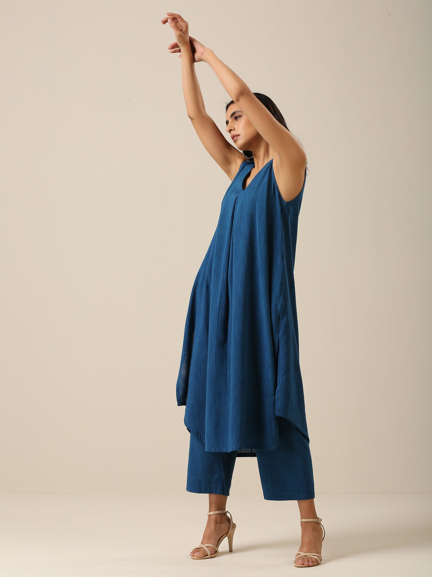 trueBrowns Classic Blue Slub Texture Sleeveless Flared Kurta Pant Set - Distacart
