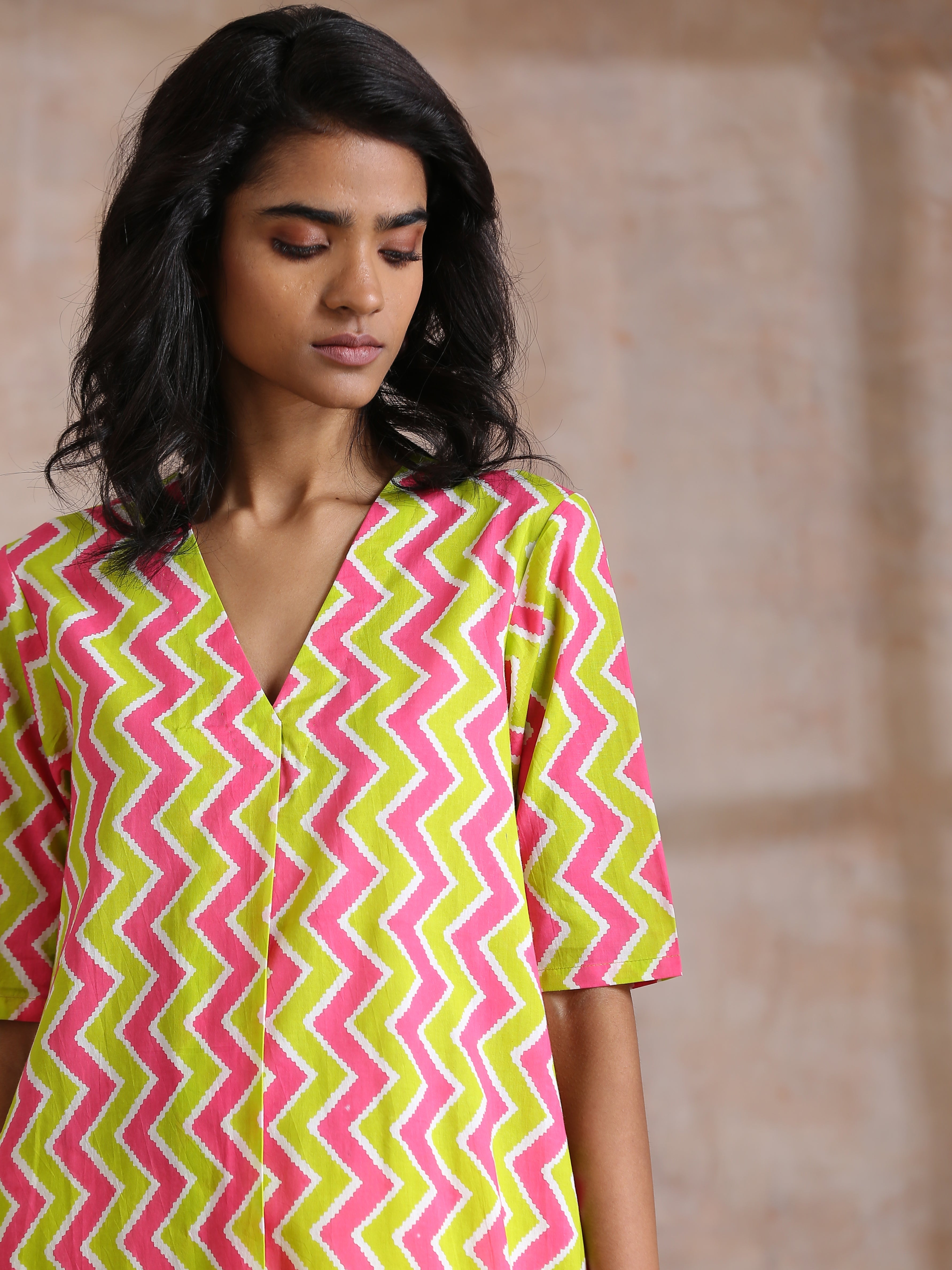 trueBrowns Lime Pink Zig-Zag Lines Print Cotton Kurta Pant Set | Relove