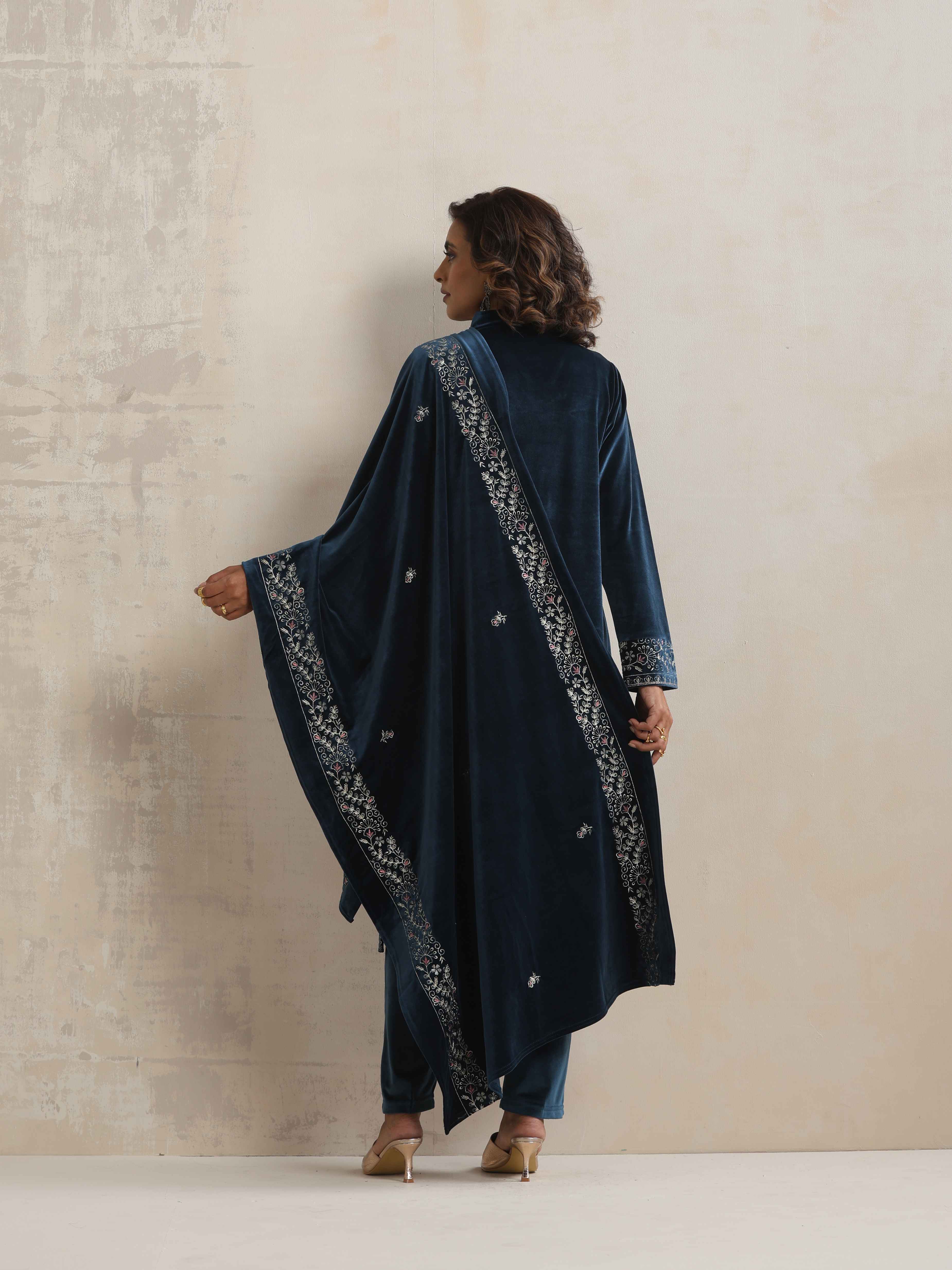trueBrowns Blue Velvet Embroidered Kurta Pant Dupatta Set - Distacart