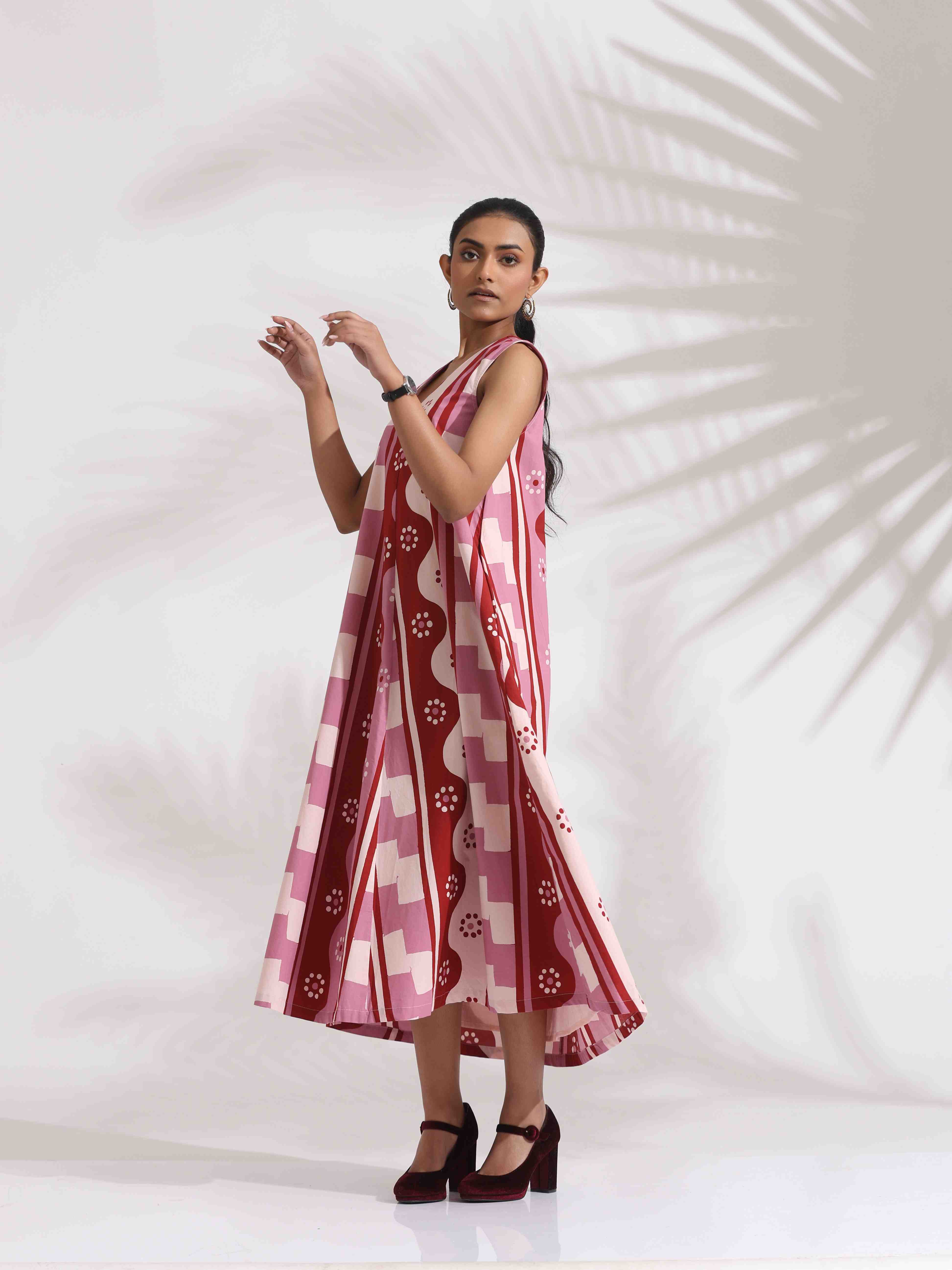 trueBrowns Pink Cotton Abstract Print Dress