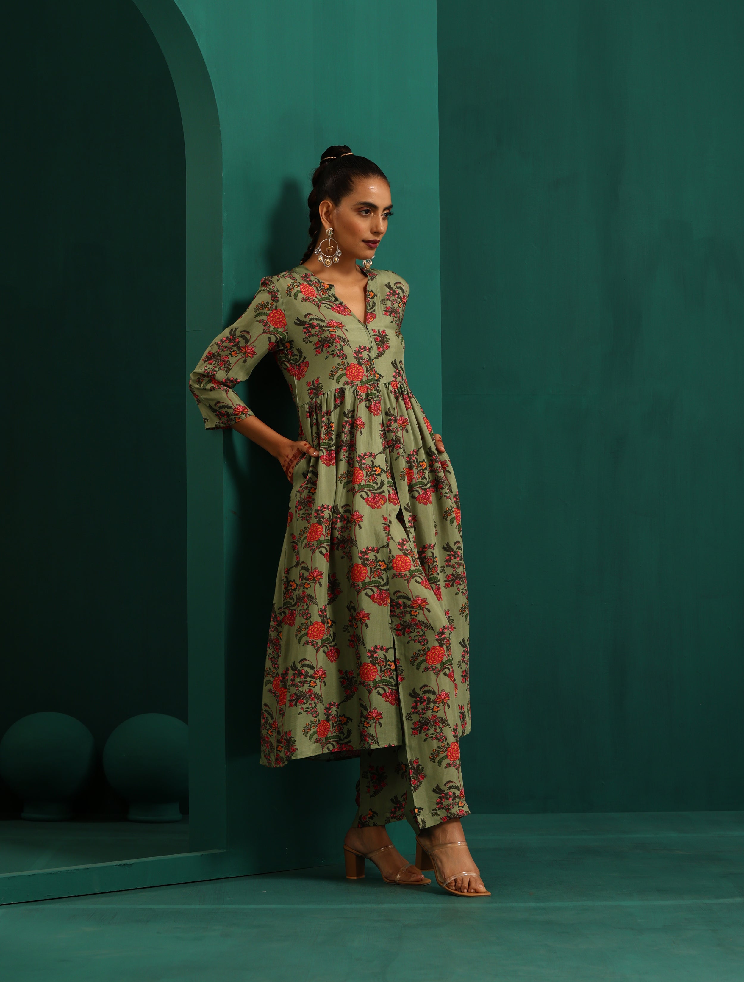 trueBrowns Green Floral Muslin Silk Printed Front Slit Kurta Pant Set - Distacart