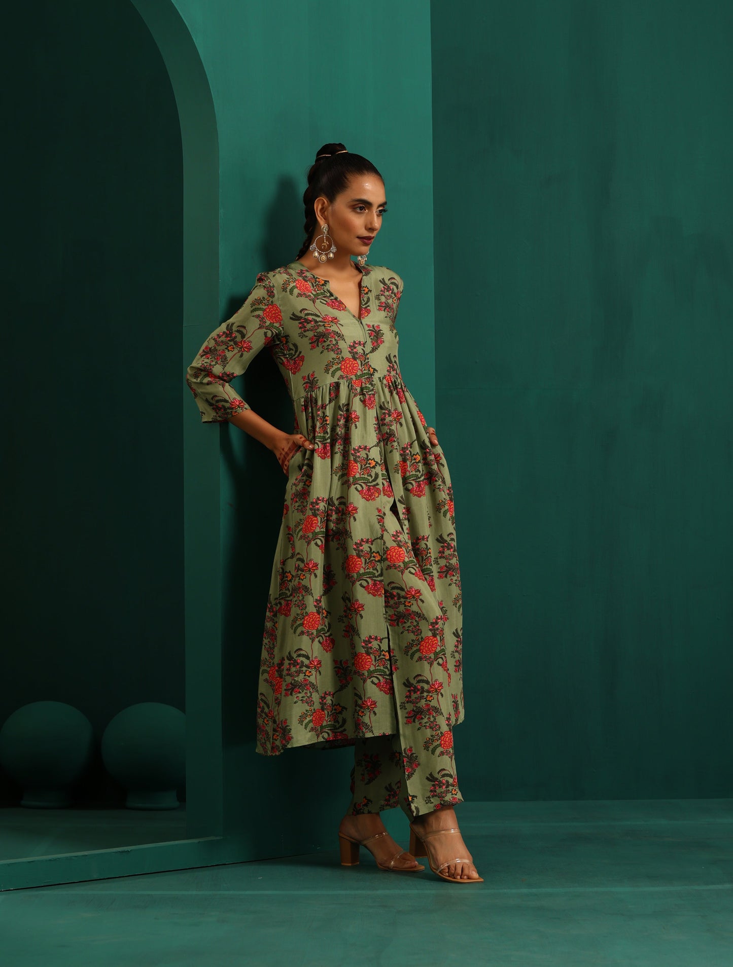 trueBrowns Green Floral Muslin Silk Printed Front Slit Kurta Pant Set - Distacart