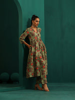 Thumbnail for trueBrowns Green Floral Muslin Silk Printed Front Slit Kurta Pant Set - Distacart