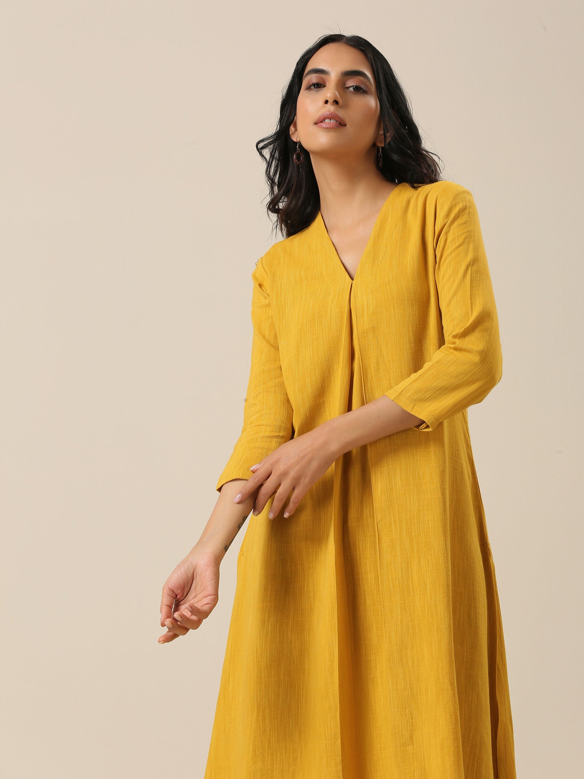 trueBrowns Mustard Yellow Slub Texture Neck Pleat Kurta Pant Set - Distacart