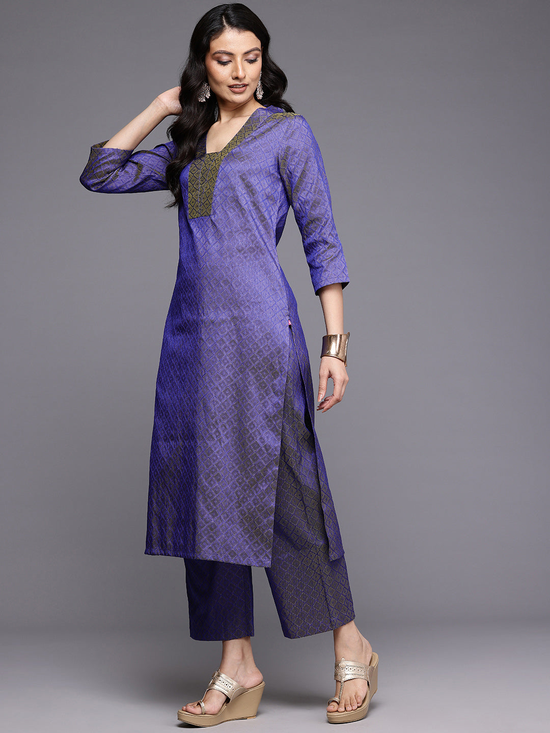 Varanga Women Blue Jacquard V Neck Kurta With Bottom And Dupatta - Distacart