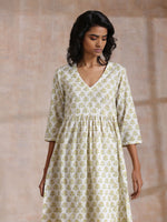 Thumbnail for trueBrowns Green Buta On Off White Block Print Cotton Slit Gathered Kurta Set - Distacart