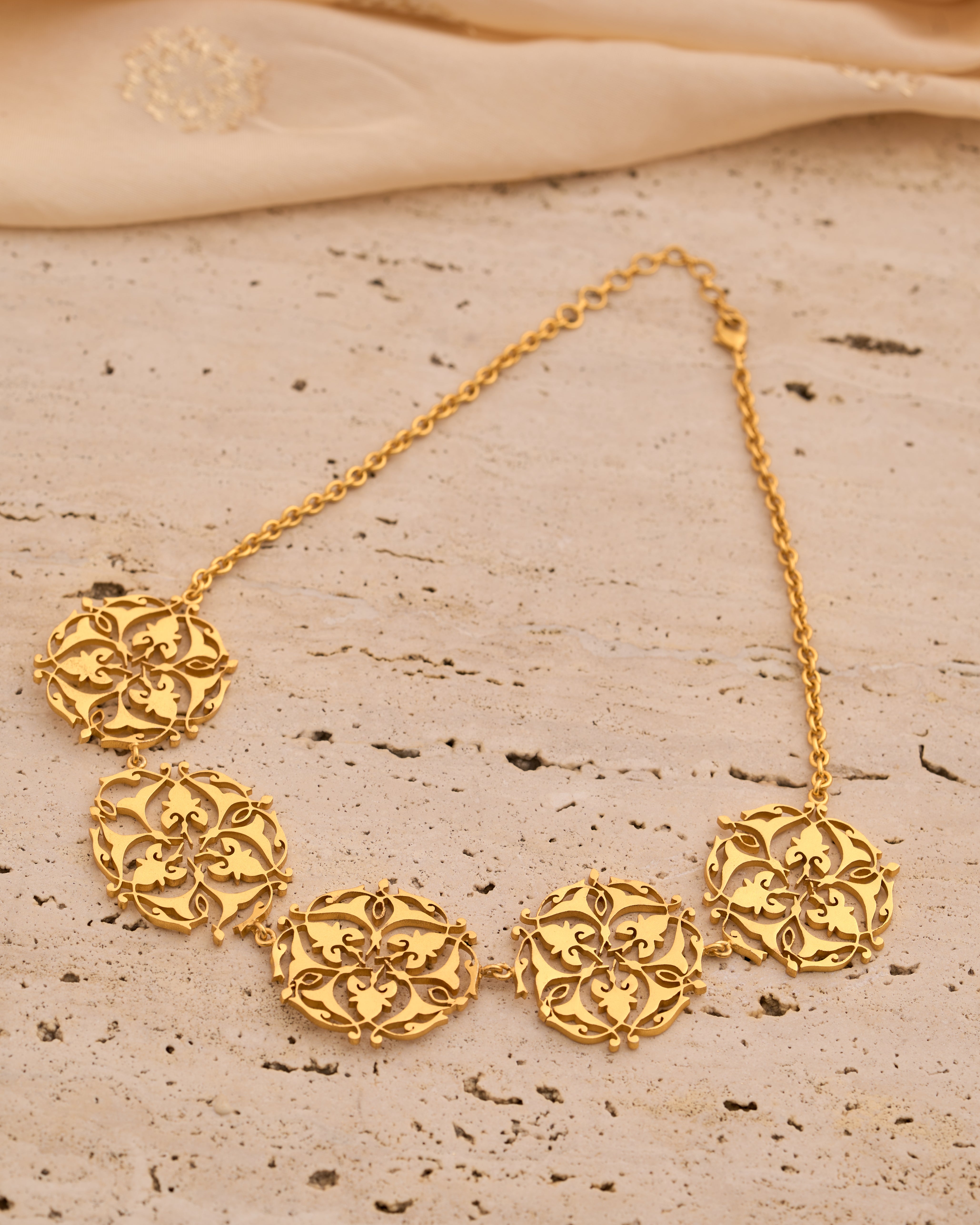 trueBrowns Gold-Polished Leaf Choker