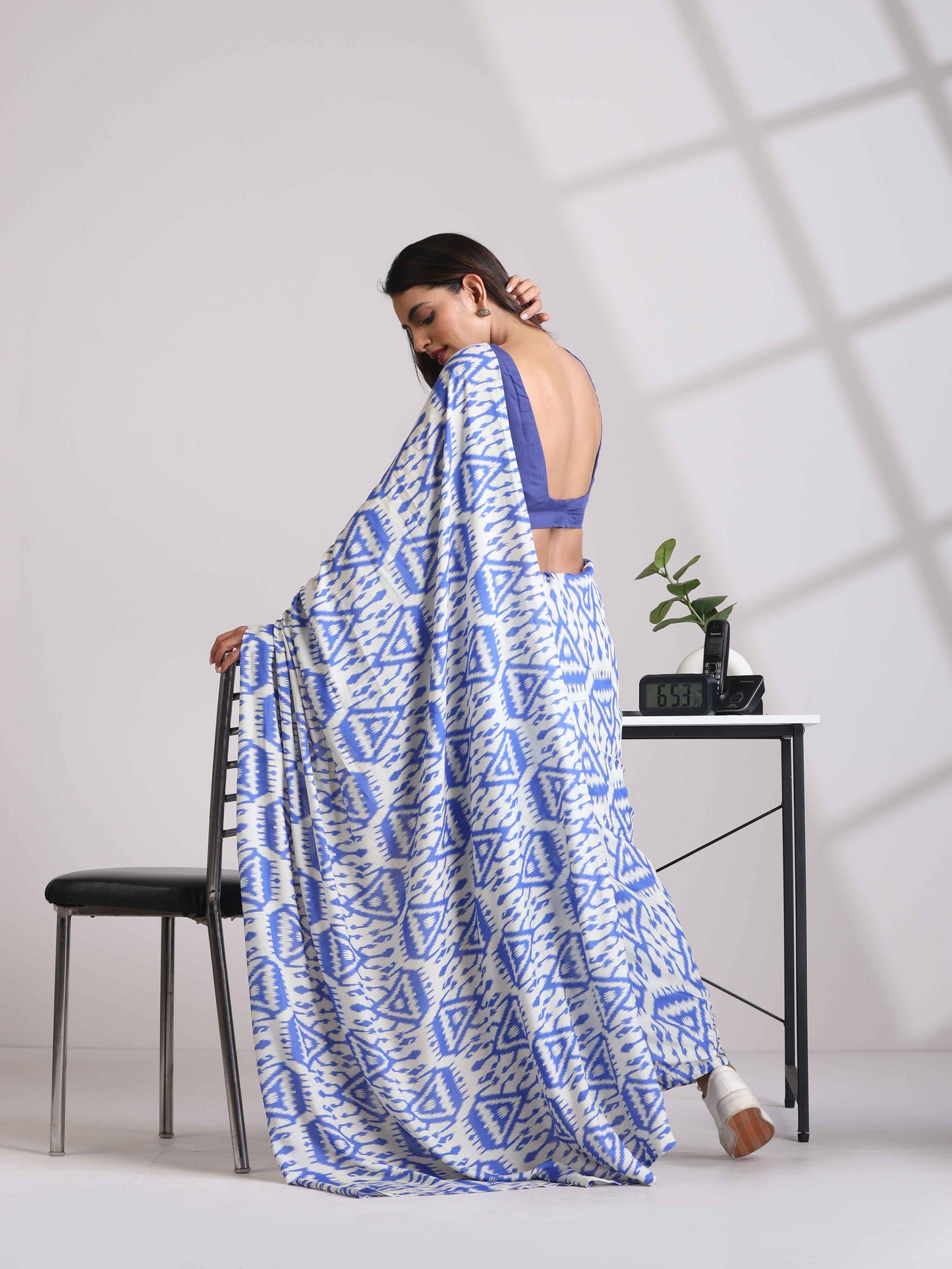 trueBrowns Blue Muslin Ikat Saree - Distacart
