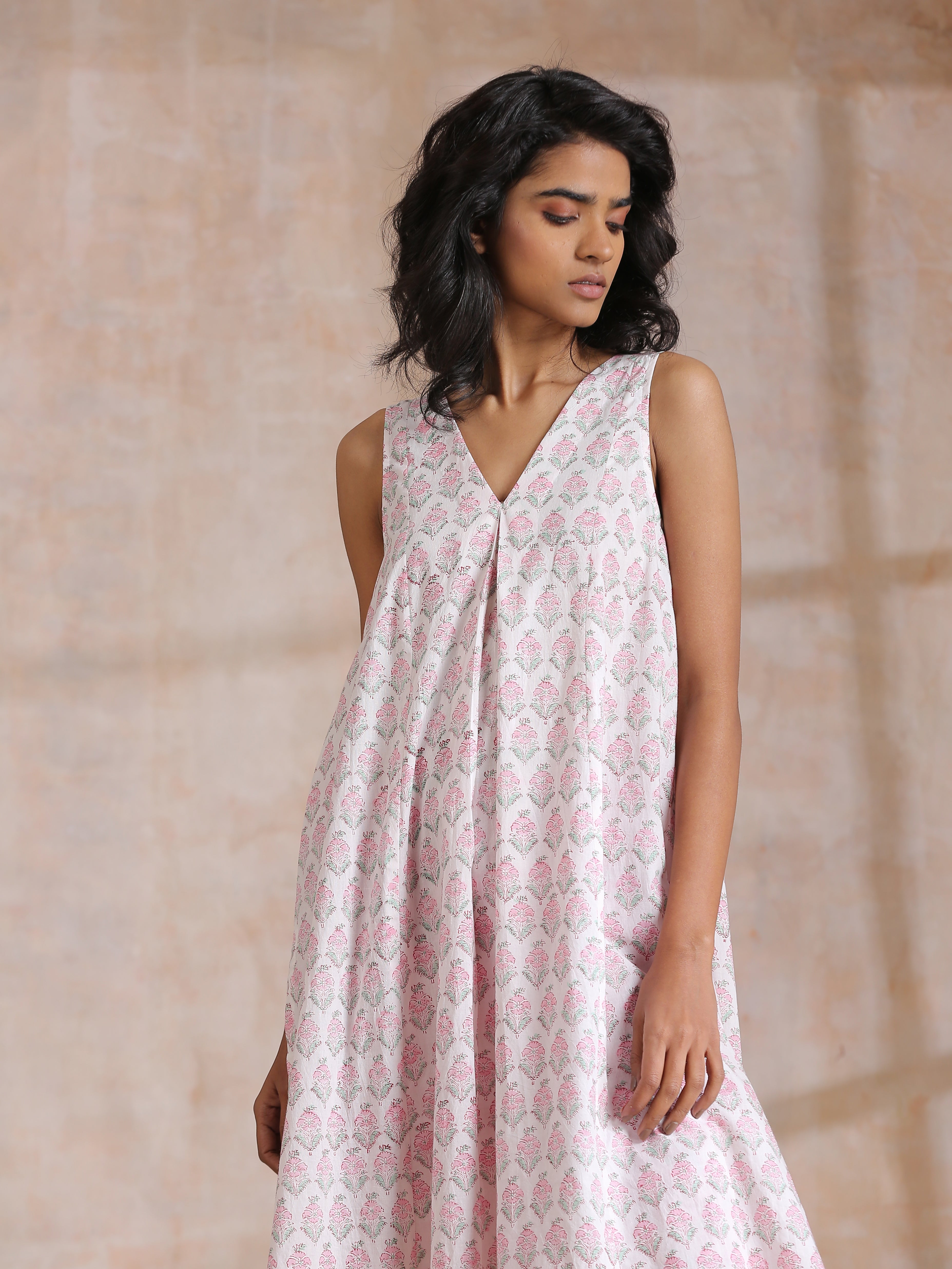 trueBrowns Pink Green Floral On White Block Print Cotton Sleeveless Flared Kurta Pant Set - Distacart