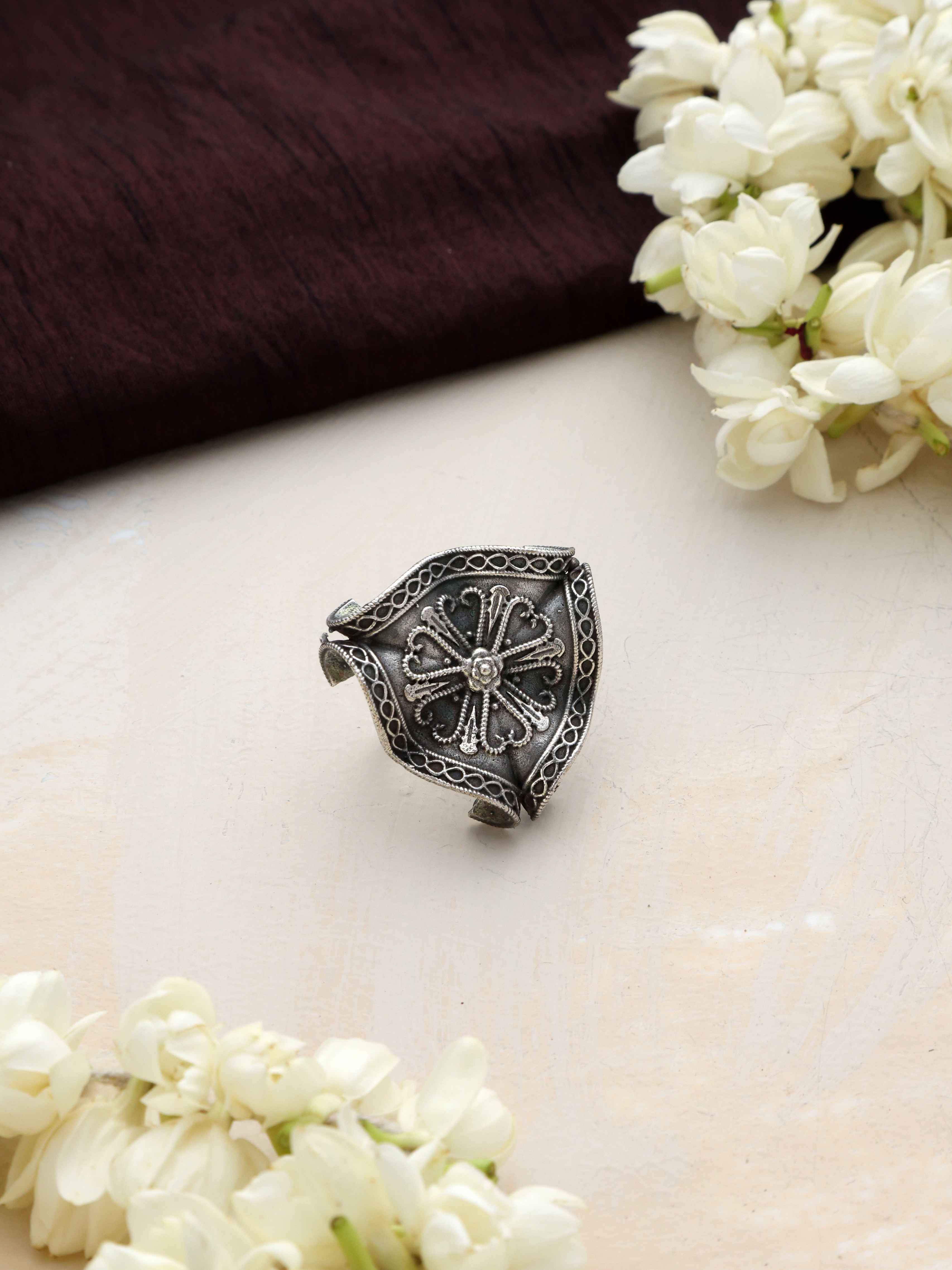 trueBrowns Silver Tone Floral Petal Ring - Distacart