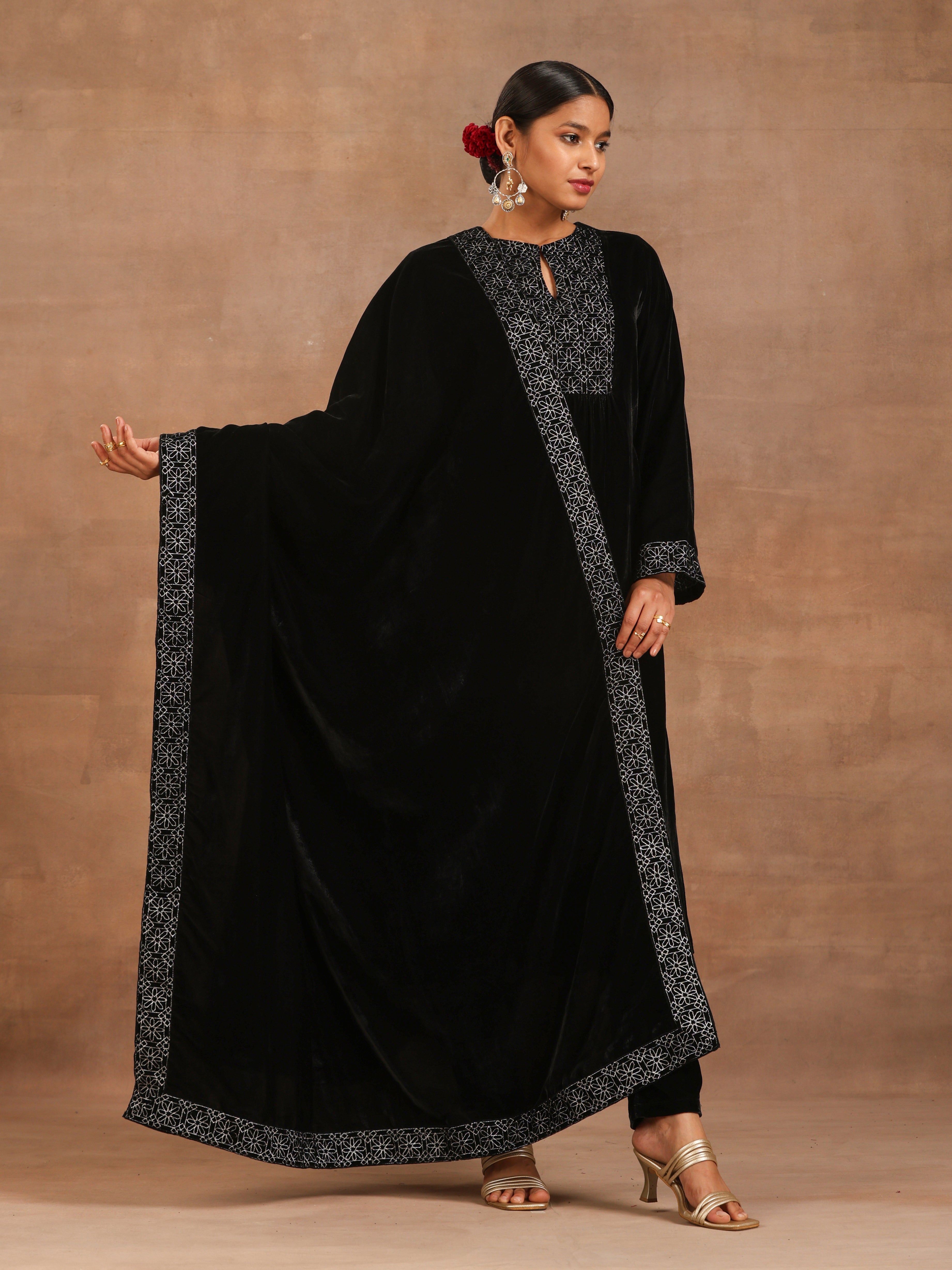 trueBrowns Black Velvet Embroidered Shawl - Distacart