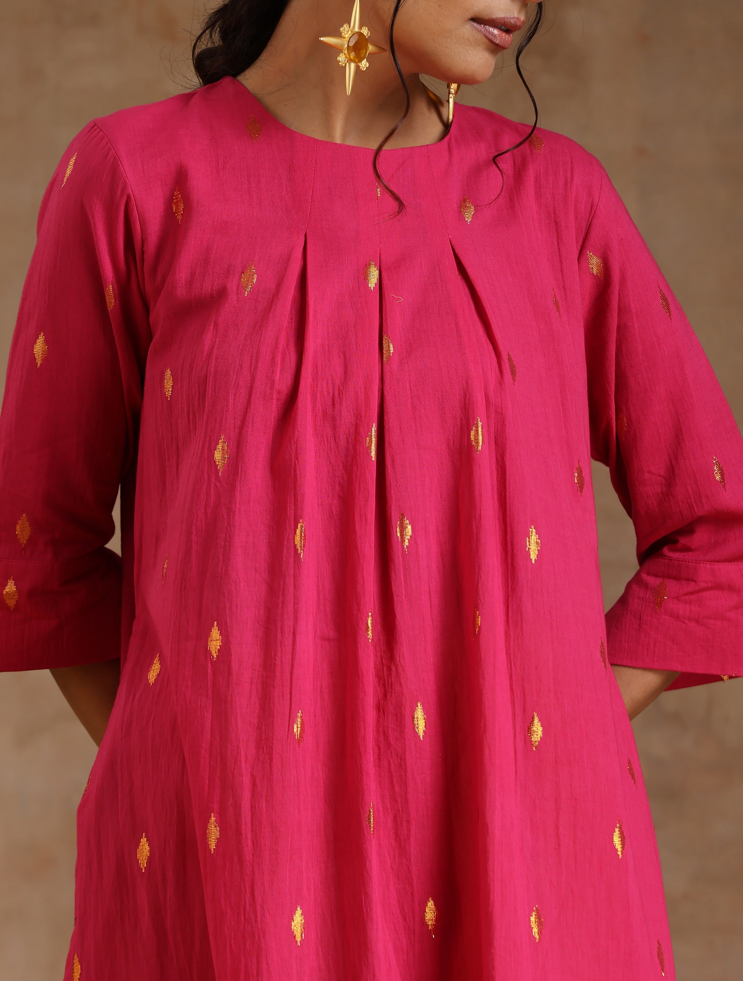 trueBrowns Pink Gold Cotton Neck Pleat Kurta Set - Distacart