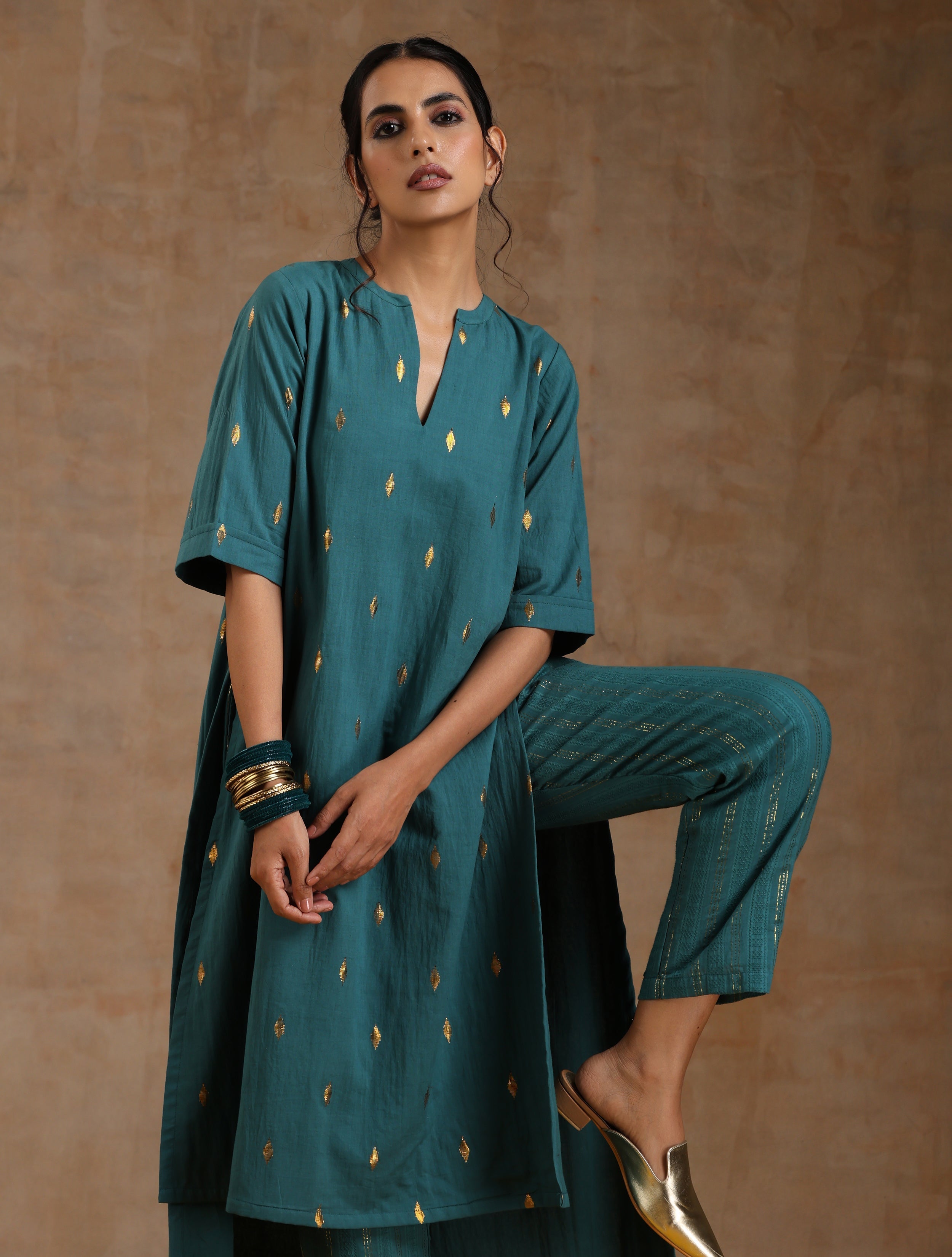 trueBrowns Deep Sea Gold Cotton Relaxed High-Low Kurta Set - Distacart