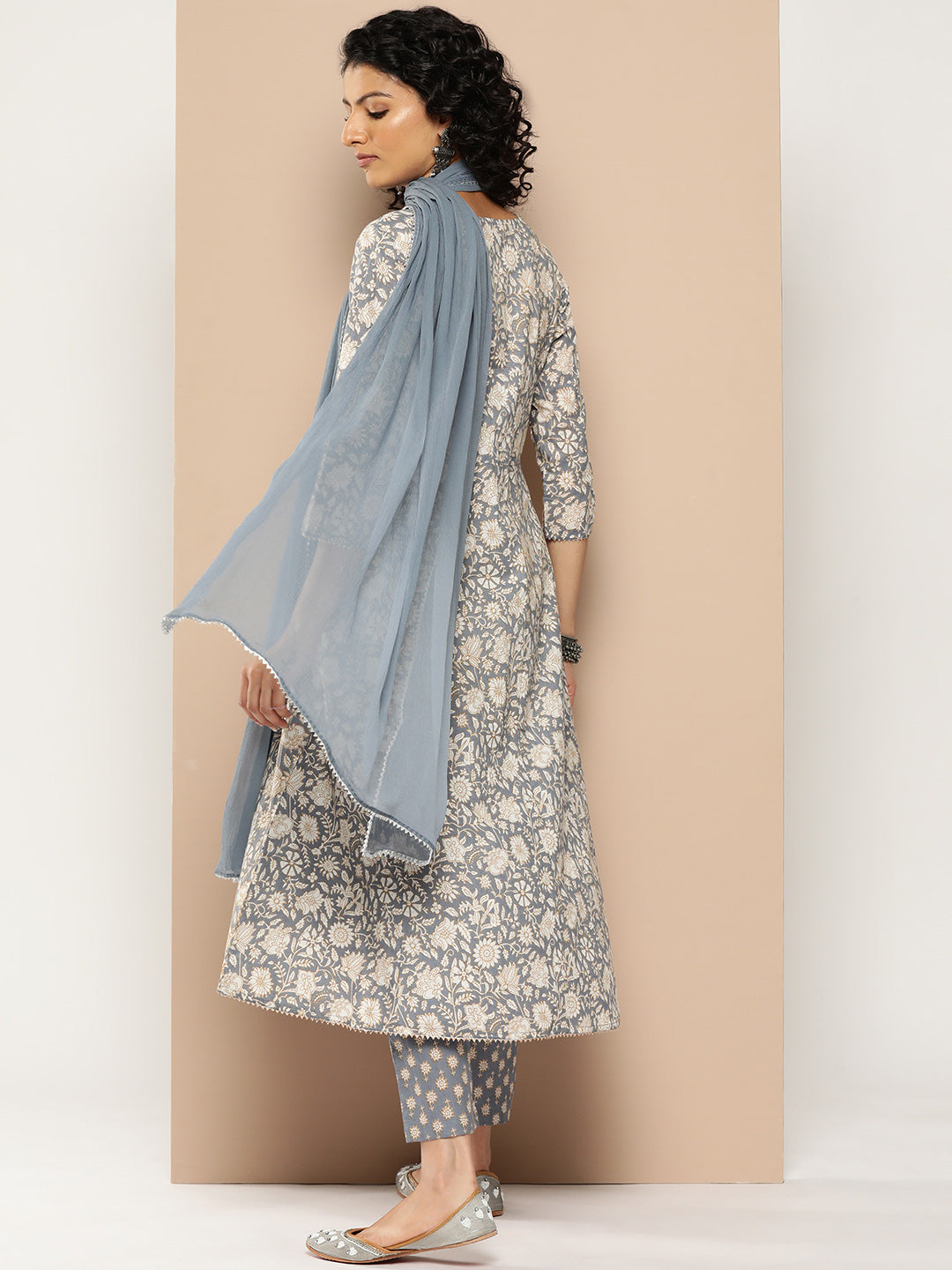Varanga Women Grey Floral Printed Anarkali Kurta Paired With Printed Bottom And Solid Chiffon Dupatta - Distacart