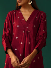Thumbnail for trueBrowns Maroon Diamond Viscose Silk Puff Sleeve Kurta Pant Set - Distacart