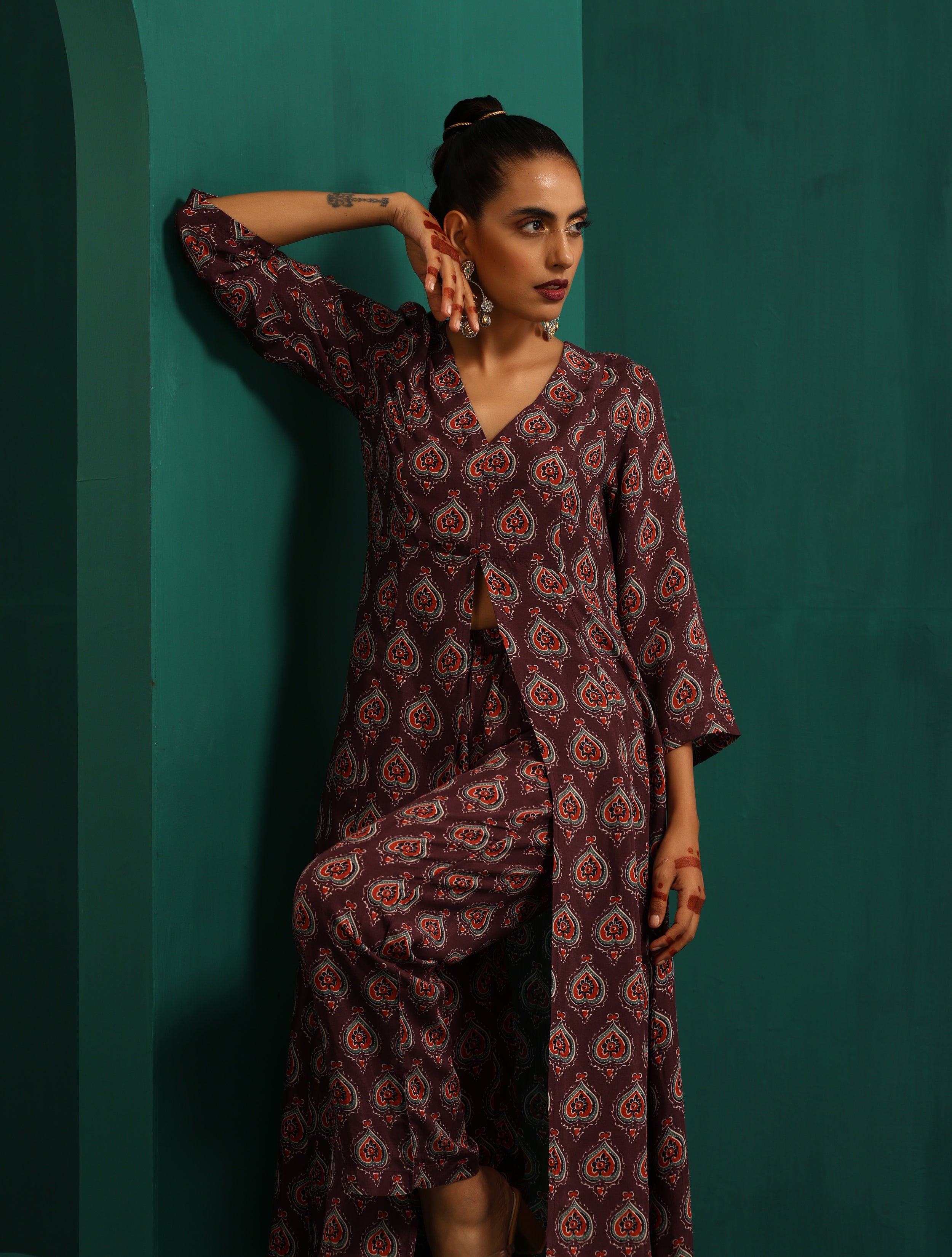 trueBrowns Deep Purple Paan Muslin Silk Printed Front Slit Kurta Pant Set - Distacart