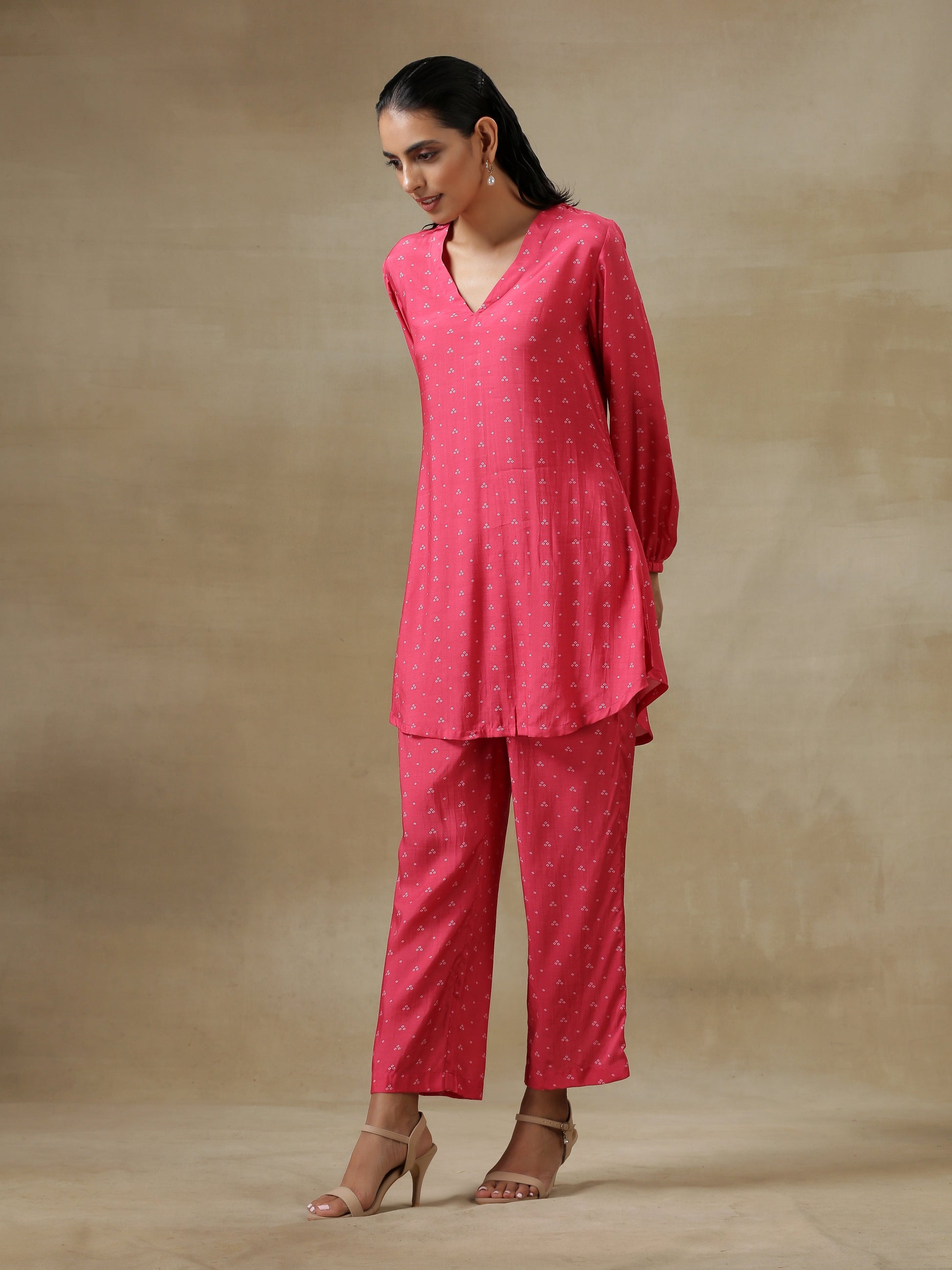 trueBrowns Pink Bandhani Printed Silk Gathered Sleeve Co-Ord Set - Distacart