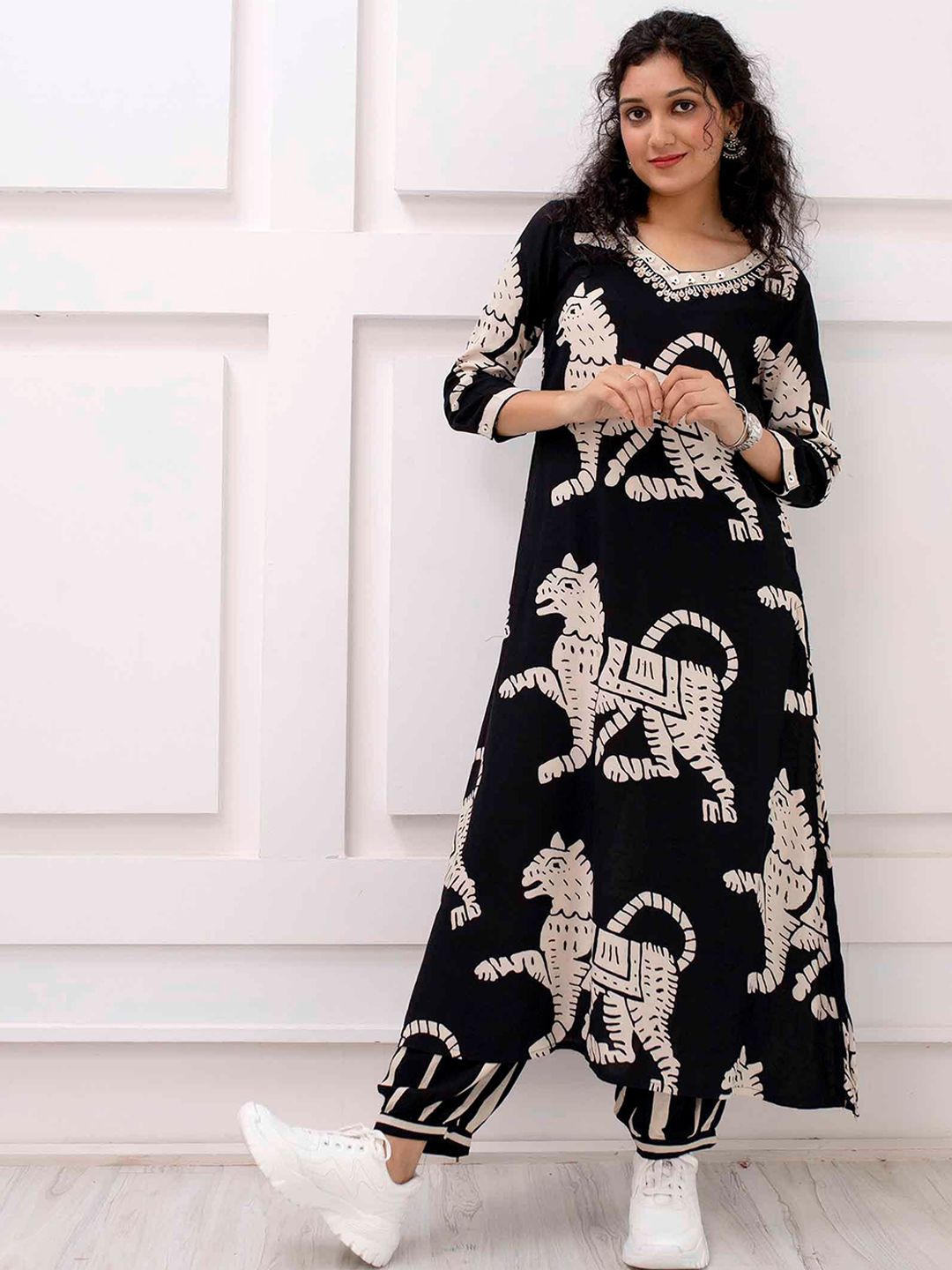 Kalini Abstract Printed V-Neck Kurta With Harem Pants