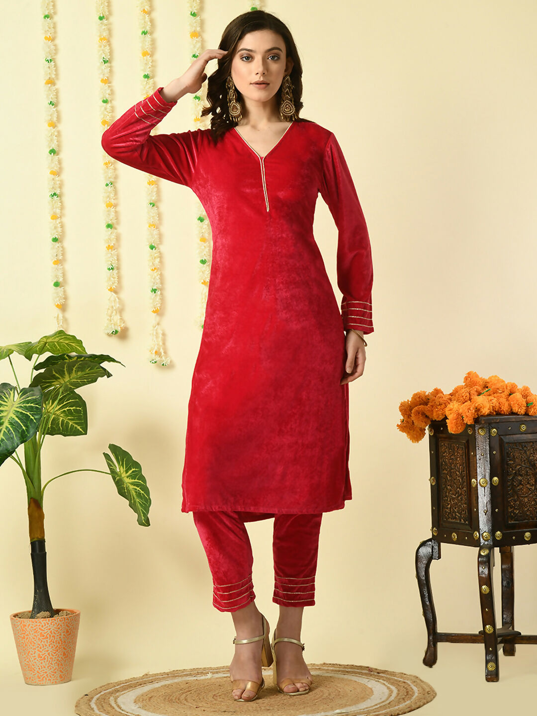 Myshka Women's Pink Velvet Kurta With Trousers Party Sets - Distacart