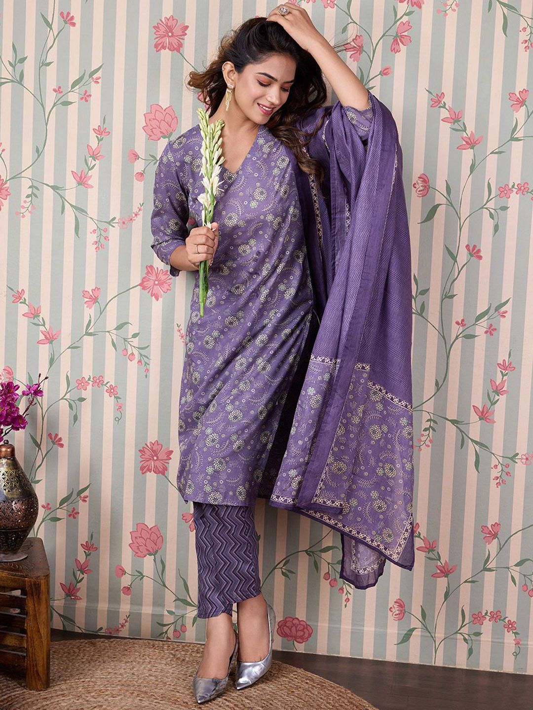 Ode by House of Pataudi Floral Printed Pure Cotton Kurta with Trousers & Dupatta - Distacart