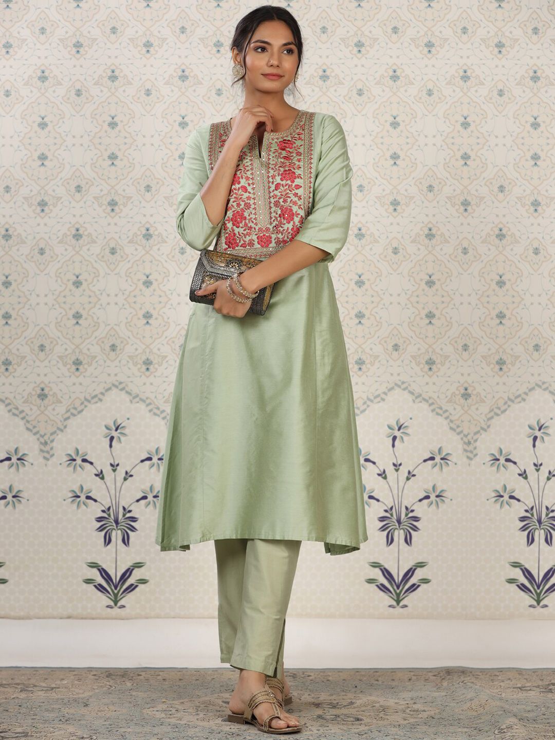 Ode by House of Pataudi Women Floral Thread Work Kurta - Distacart