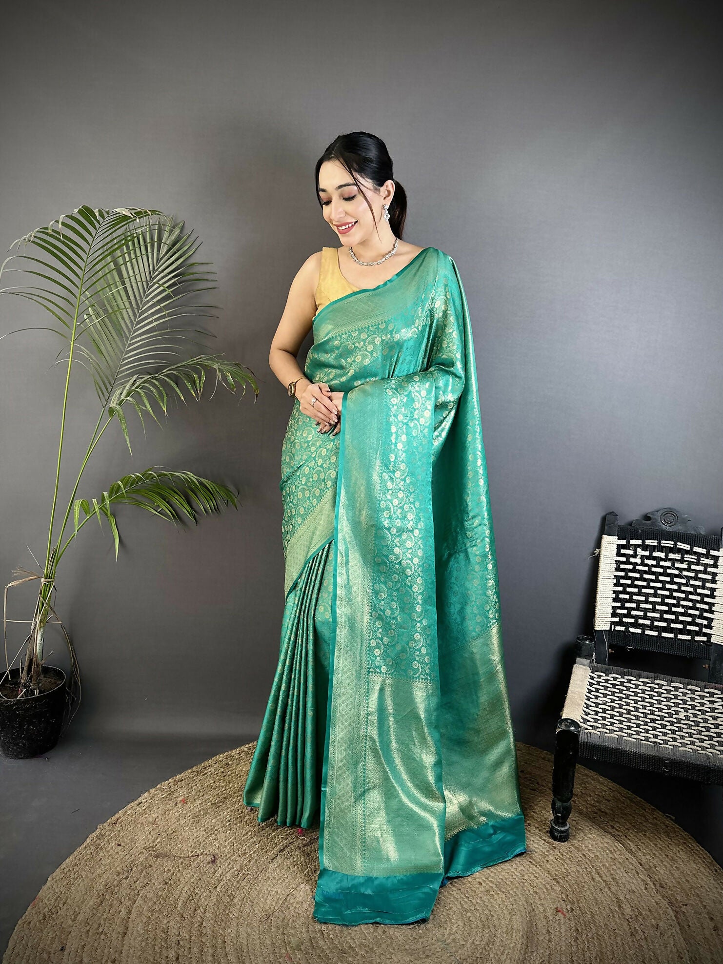 Joban Fashion Rama Green Floral & Paisley Motifs Soft Satin Silk Banarasi Saree