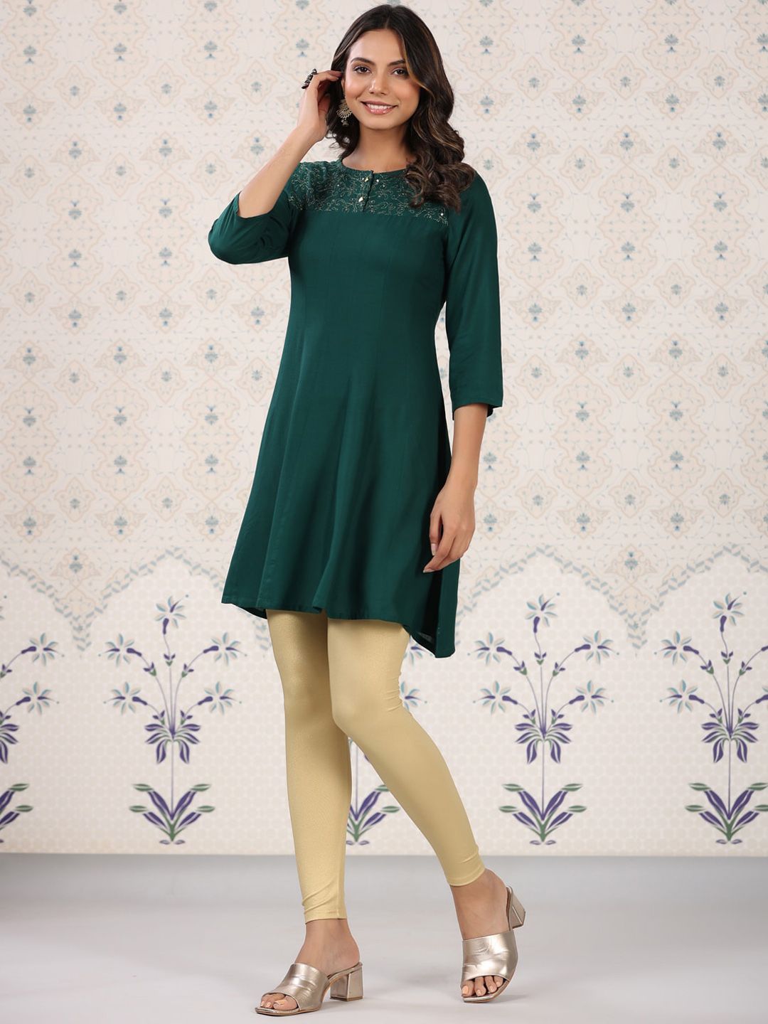Ode by House of Pataudi Floral Yoke Design Thread Work Kurta - Distacart