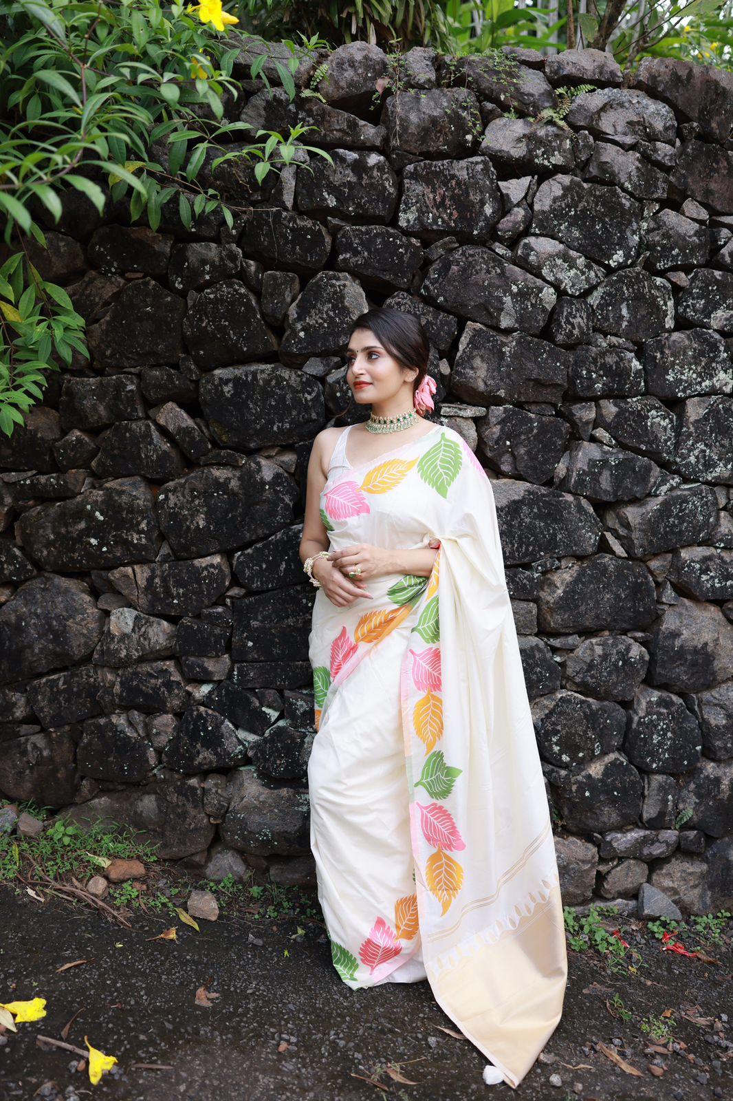 White Pure Silk Woven Design Saree with Unstitched Blouse - A2M - Distacart