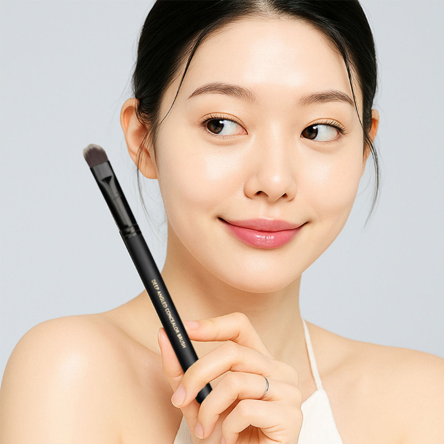 CUFFS N LASHES Deep Angled Concealer Brush - F011 - Distacart