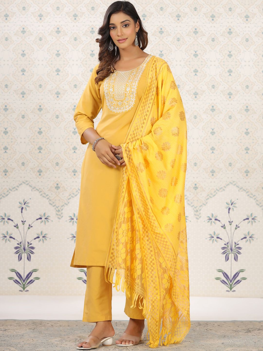 Ode by House of Pataudi Floral Yoke Design Regular Kurta with Trousers & Dupatta - Distacart