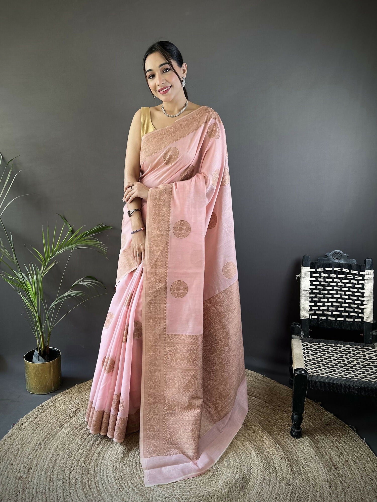 Joban Fashion Peach Floral & Paisley Linen Silk Banarasi Saree