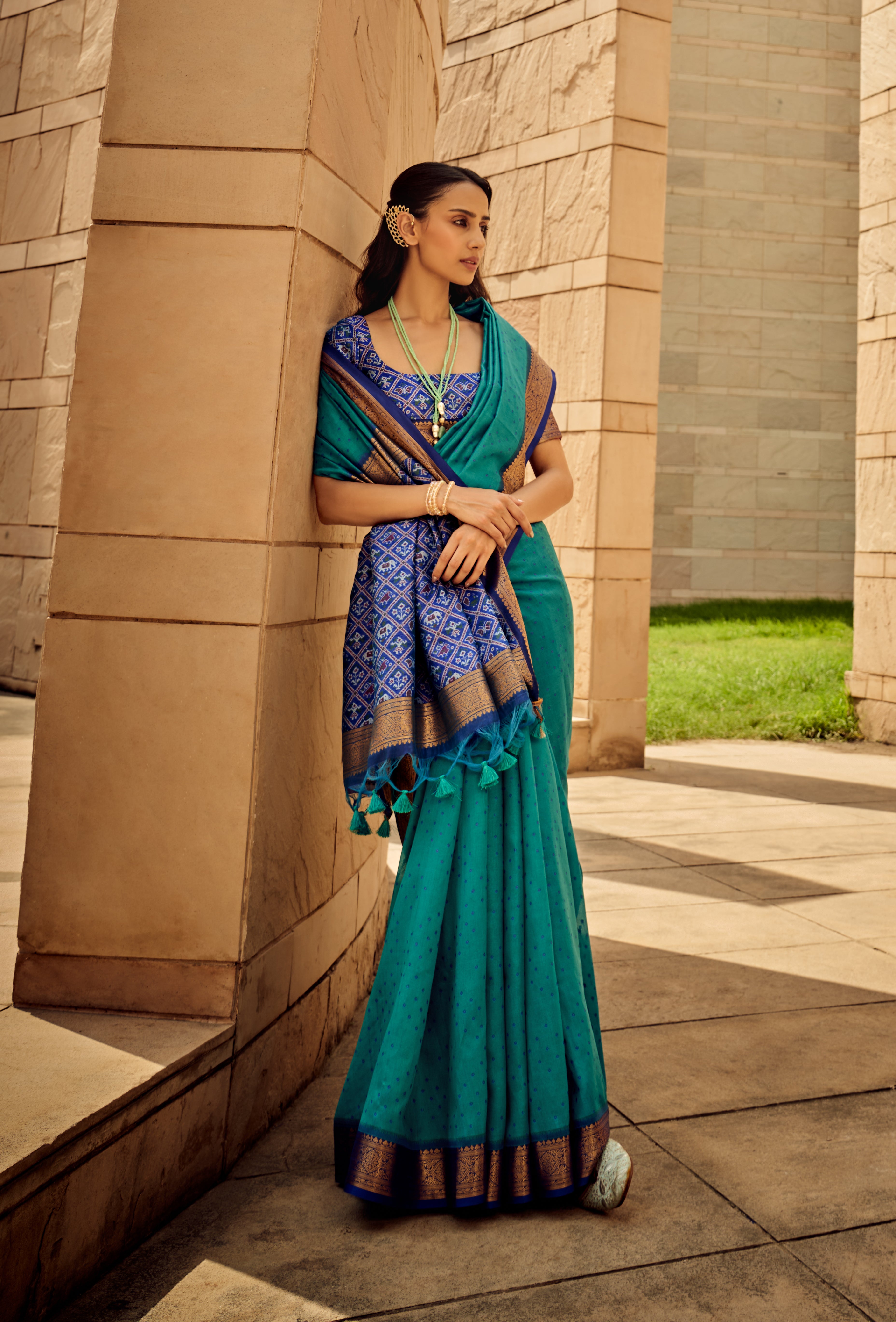 Monjolika Fashion Teal Blue Color Handloom Silk Patola Printed Saree With Blouse