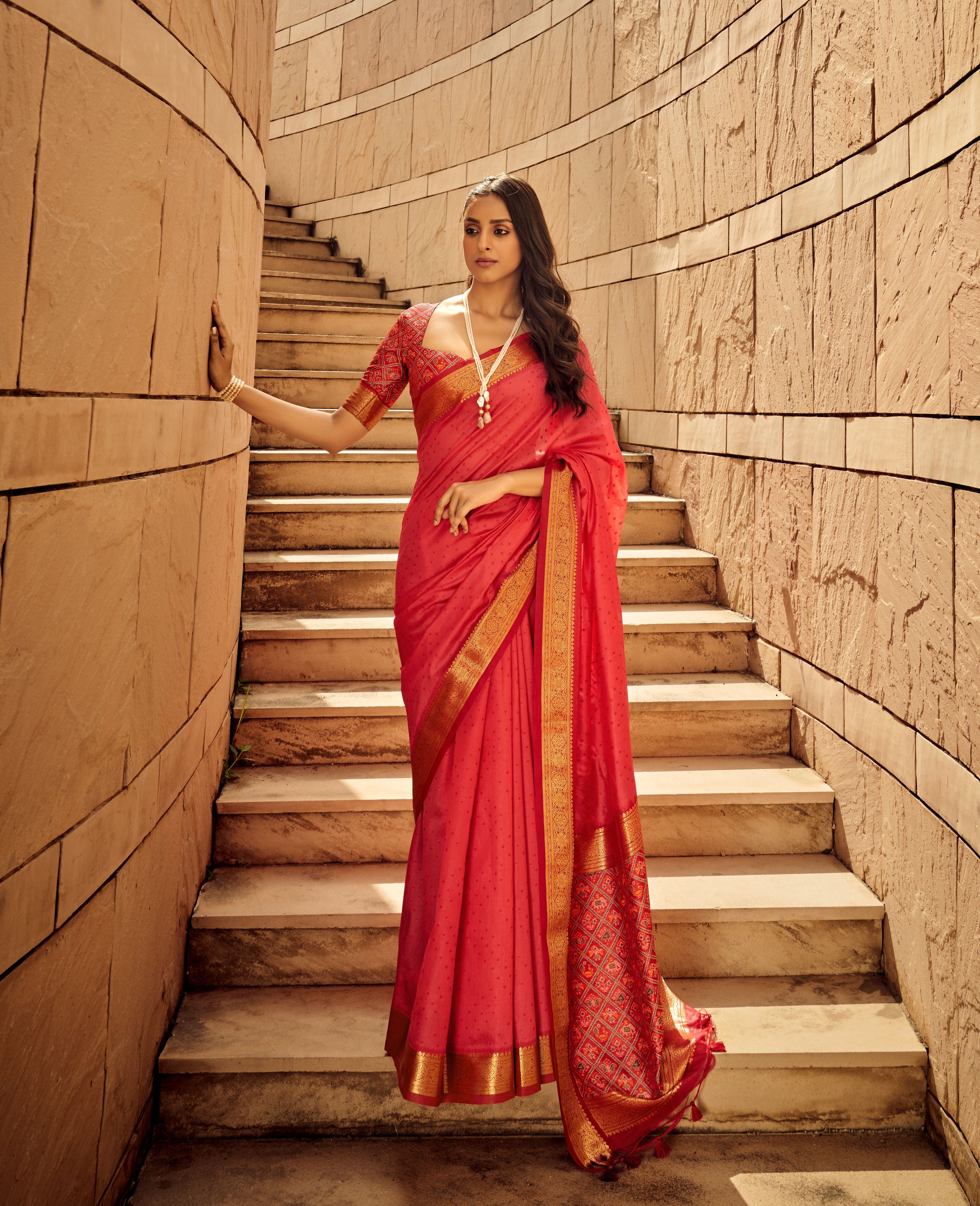 Monjolika Fashion Salmon Color Handloom Silk Patola Printed Saree With Blouse