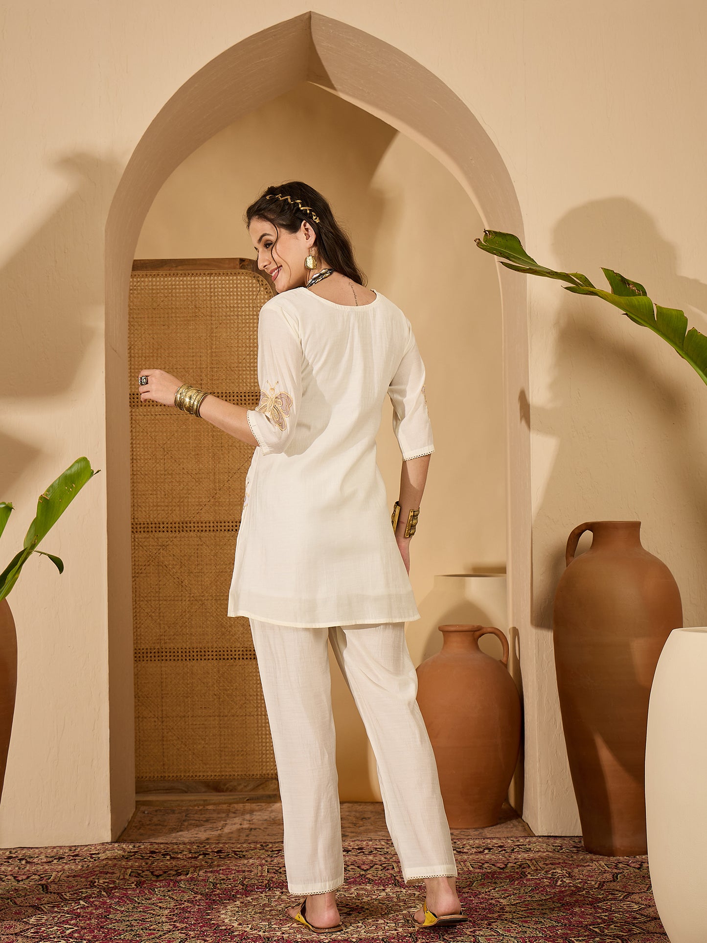 Joban Fashion Off White Silk Embroidered Readymade Kurta Set - Distacart