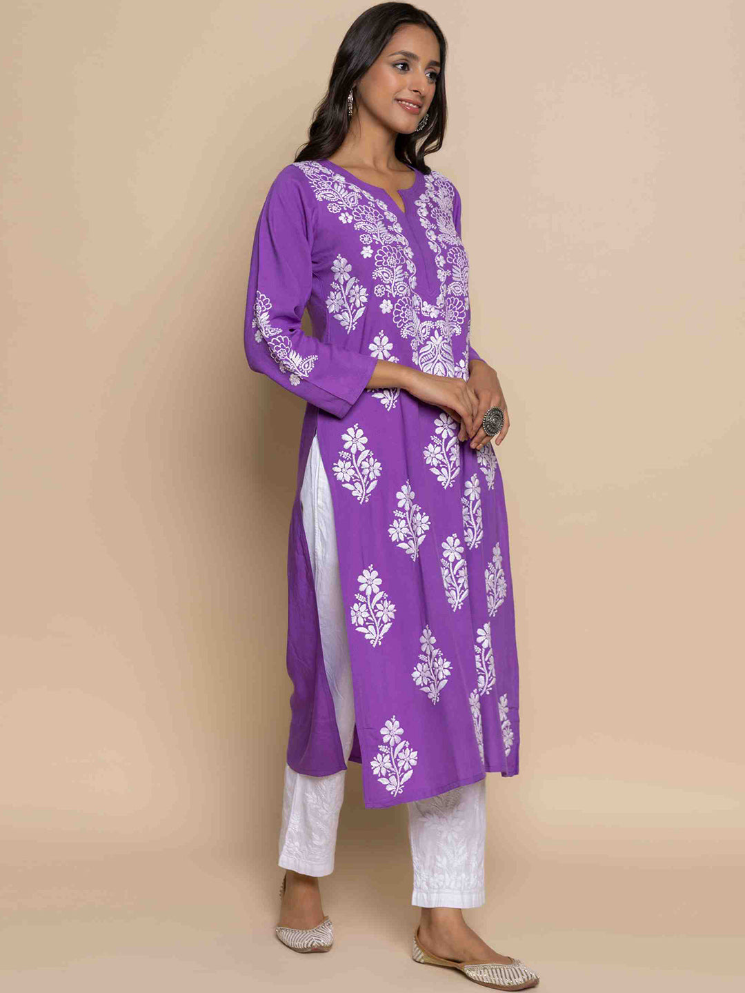 HOUSE OF KARI Floral Chikankari Embroidered Notched Round Neck Straight Kurta - Distacart