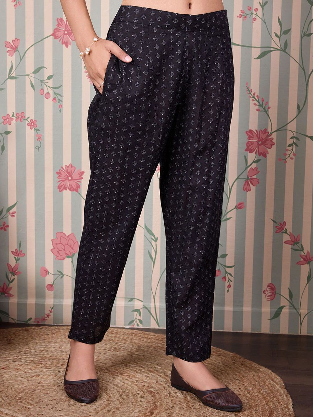 Ode by House of Pataudi Abstract Printed Regular Pure Cotton Kurta with Trousers & Dupatta - Distacart