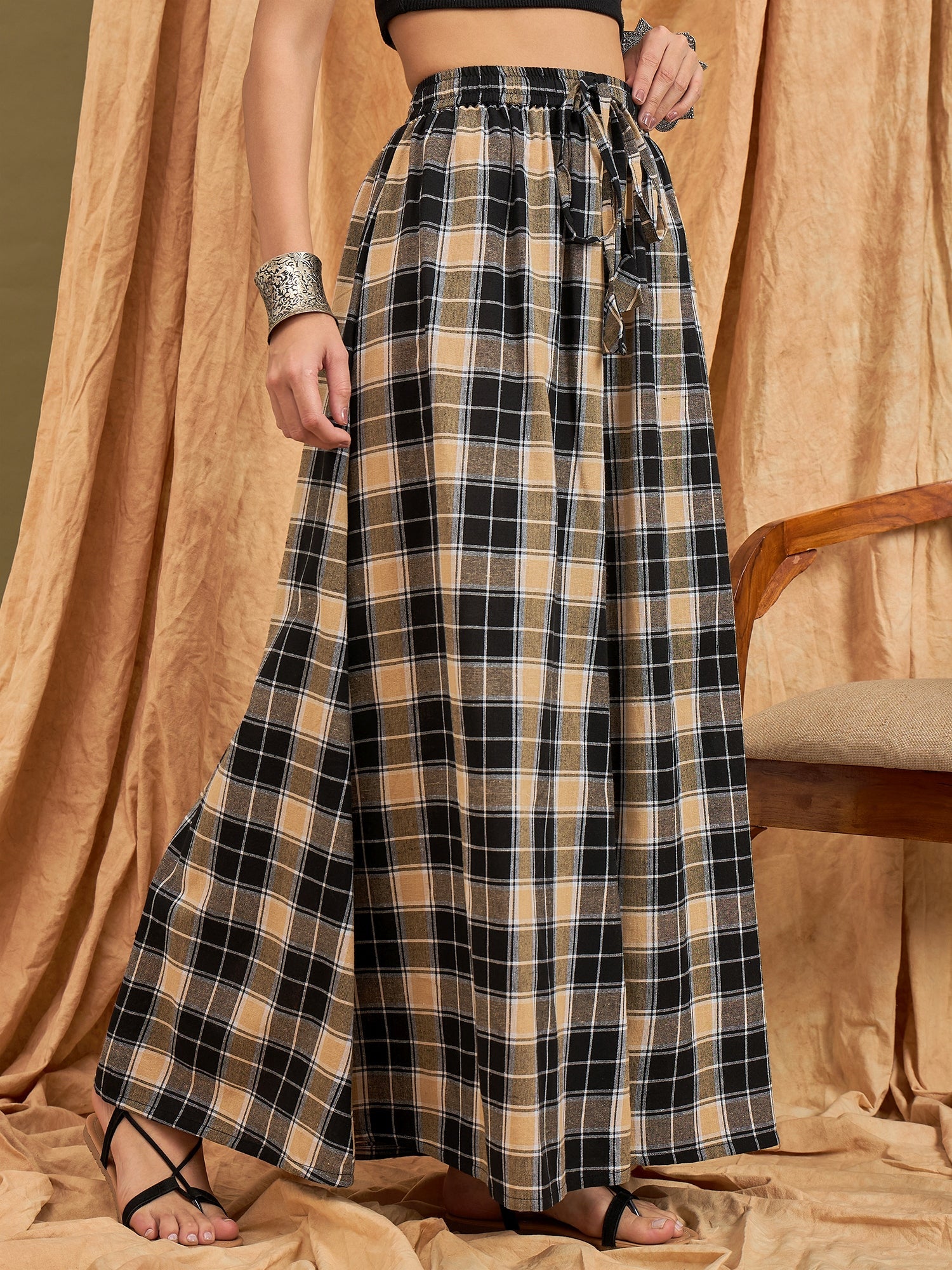 InWeave Black Beige Check Skirt - Distacart