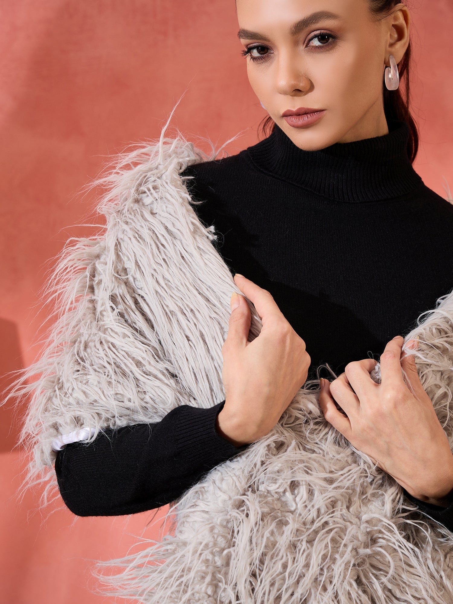 InWeave Light Grey Thread Fur Cape - Distacart