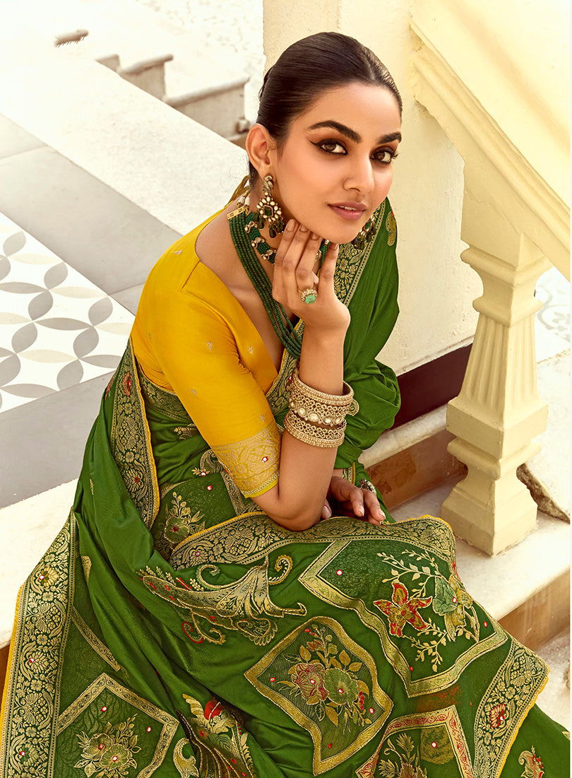 Monjolika Fashion Silk Blend Weaving Green Traditional Saree - Distacart